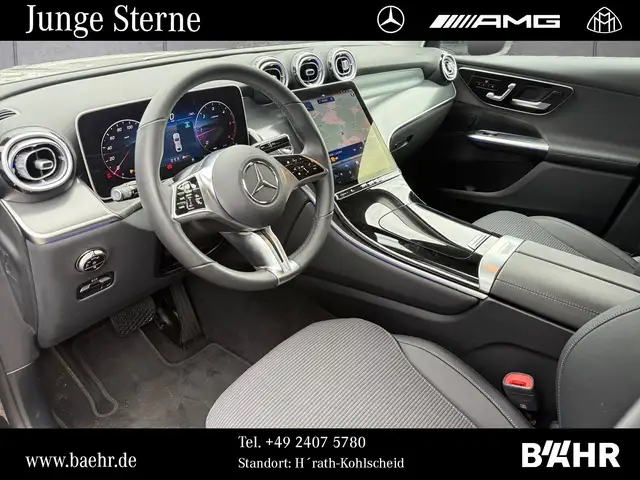 Mercedes-Benz 220 view 11