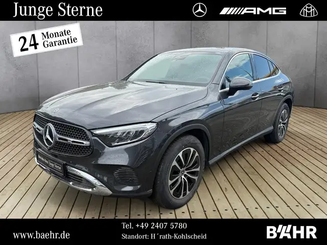 Mercedes-Benz 220 main image