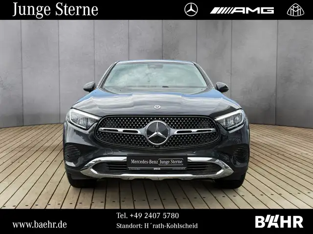 Mercedes-Benz 220 view 7
