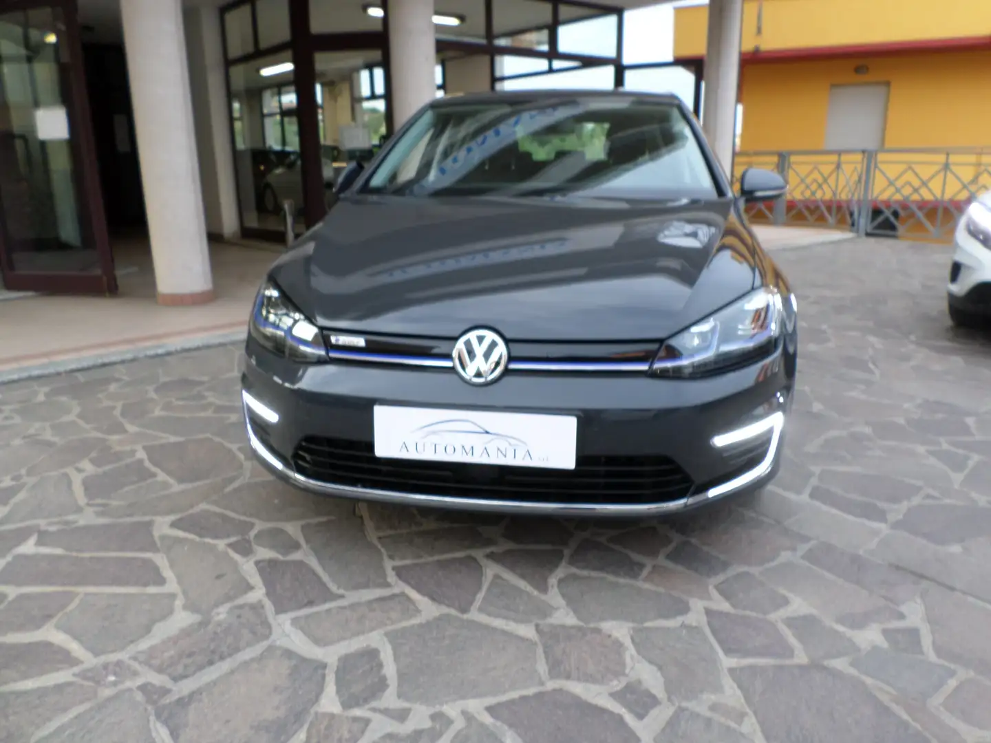 Volkswagen Golf e-Golf 136cv 5p Capacità batteria 35,8 kWh Bianco - 2