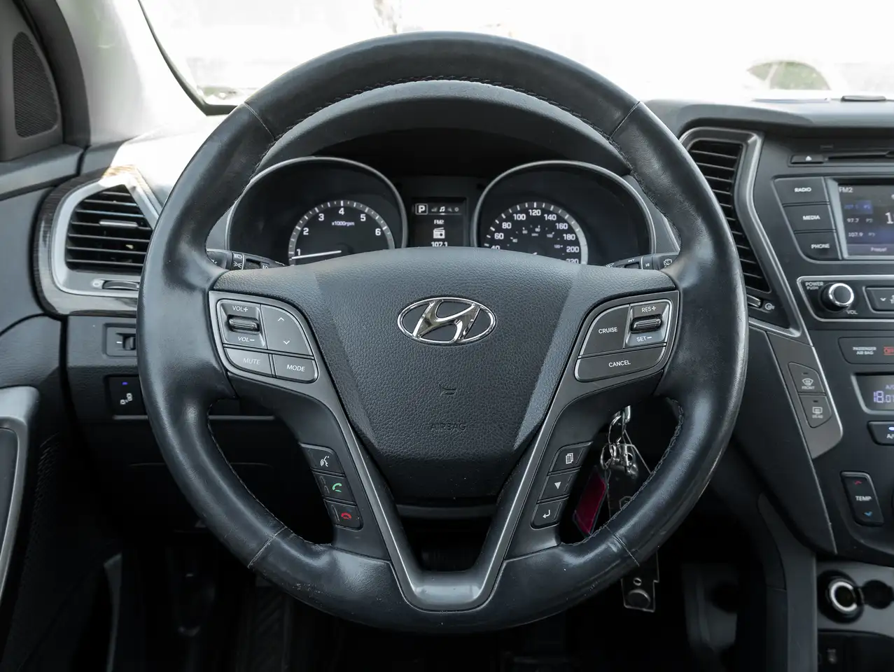 Hyundai SANTA FE photo Hyundai SANTA FE