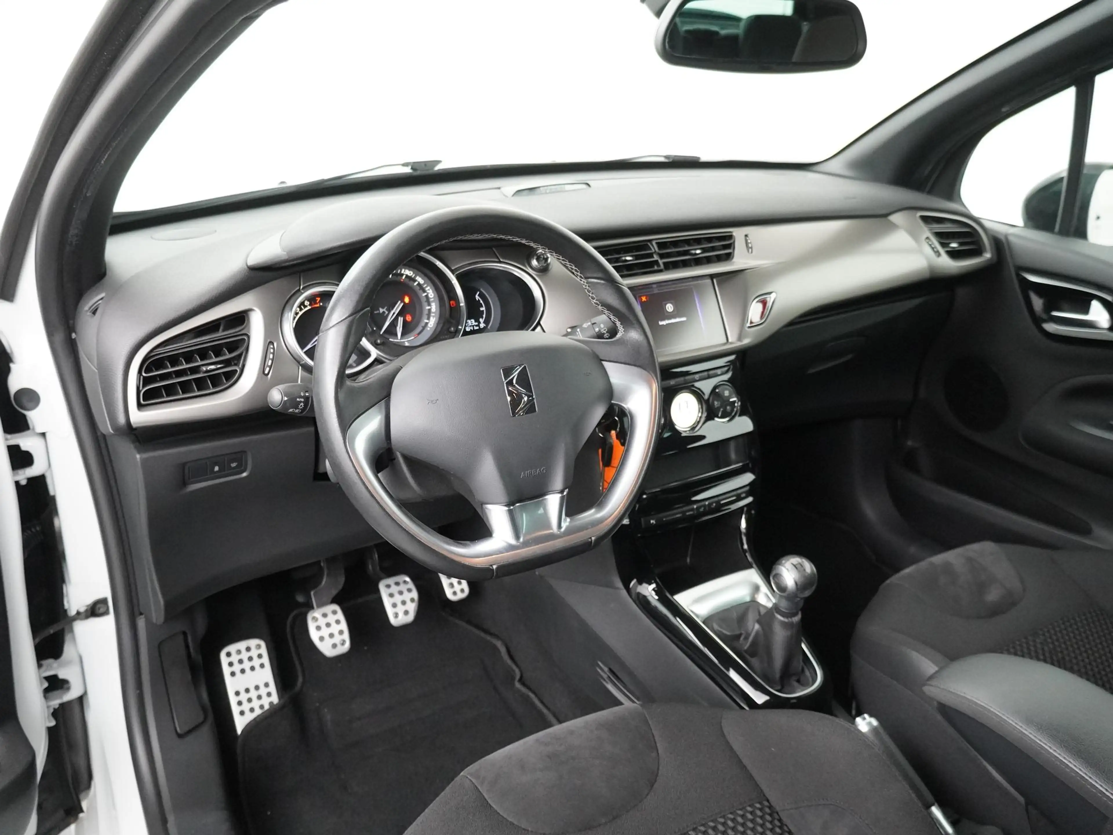 DS Automobiles DS 3 1.2 PureTech Business - Navigatie - Climate Contro — photo 12