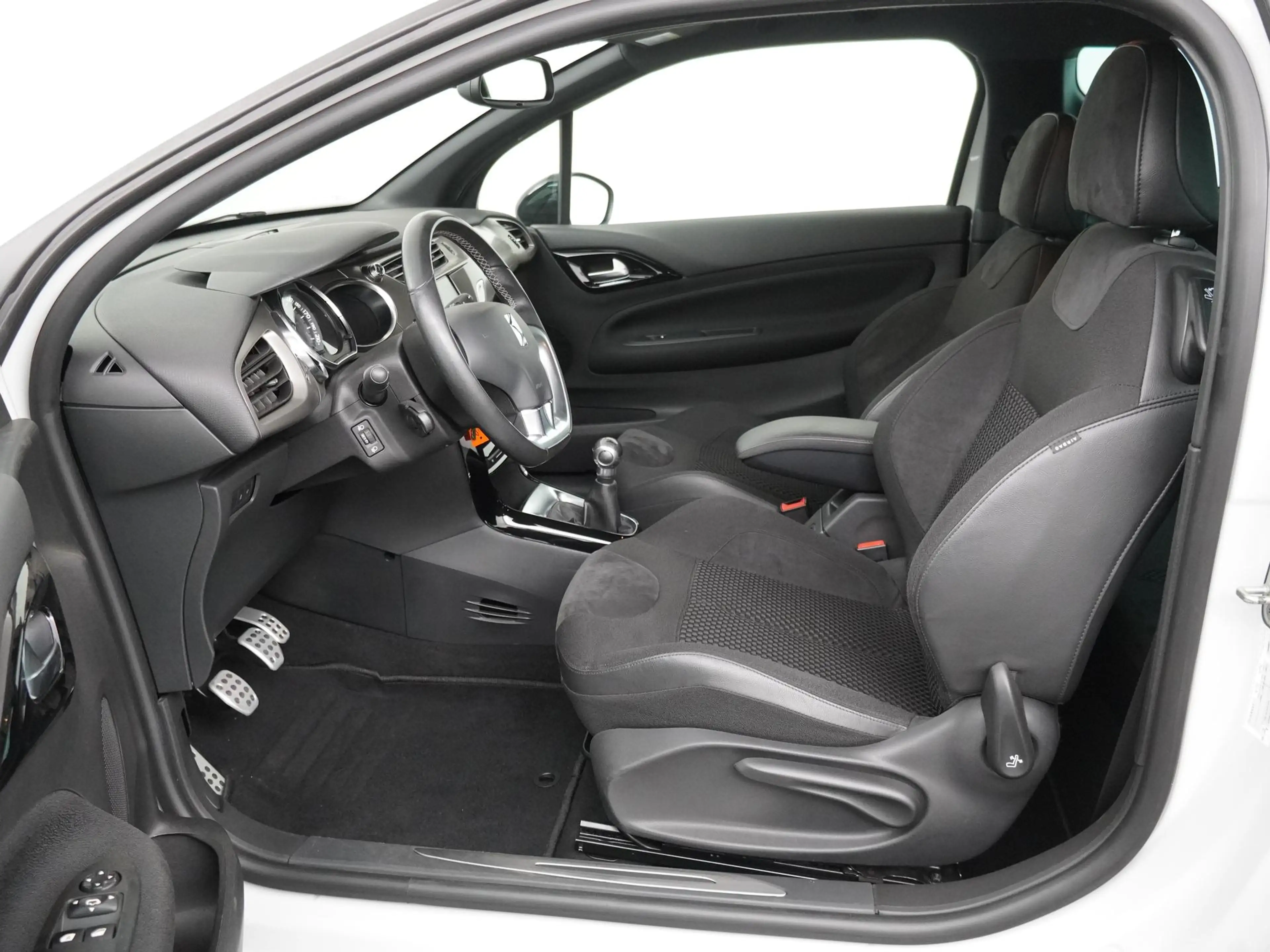 DS Automobiles DS 3 1.2 PureTech Business - Navigatie - Climate Contro — photo 11