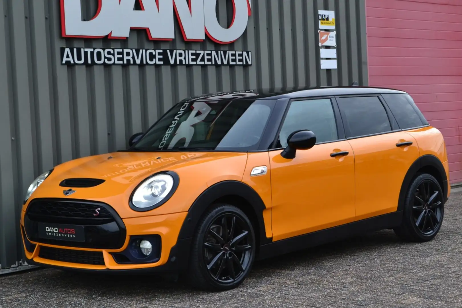 MINI John Cooper Works Clubman 2.0 S 192PK JCW Keyless/LED/18''/Automaat Oranje - 1