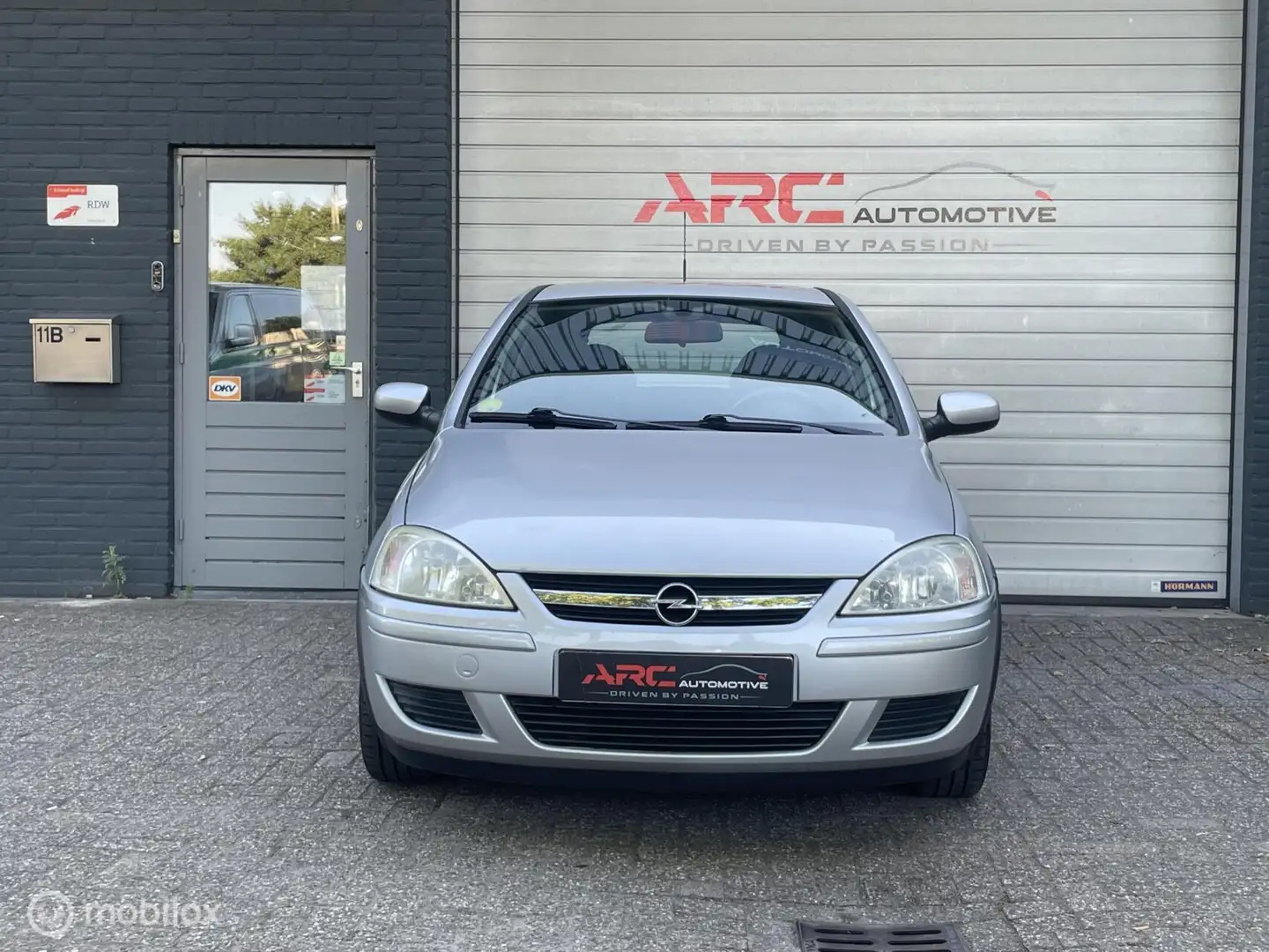 Opel Corsa 1.4-16V Maxx - Cruise - Airco - Nieuwe APK! Gri - 2