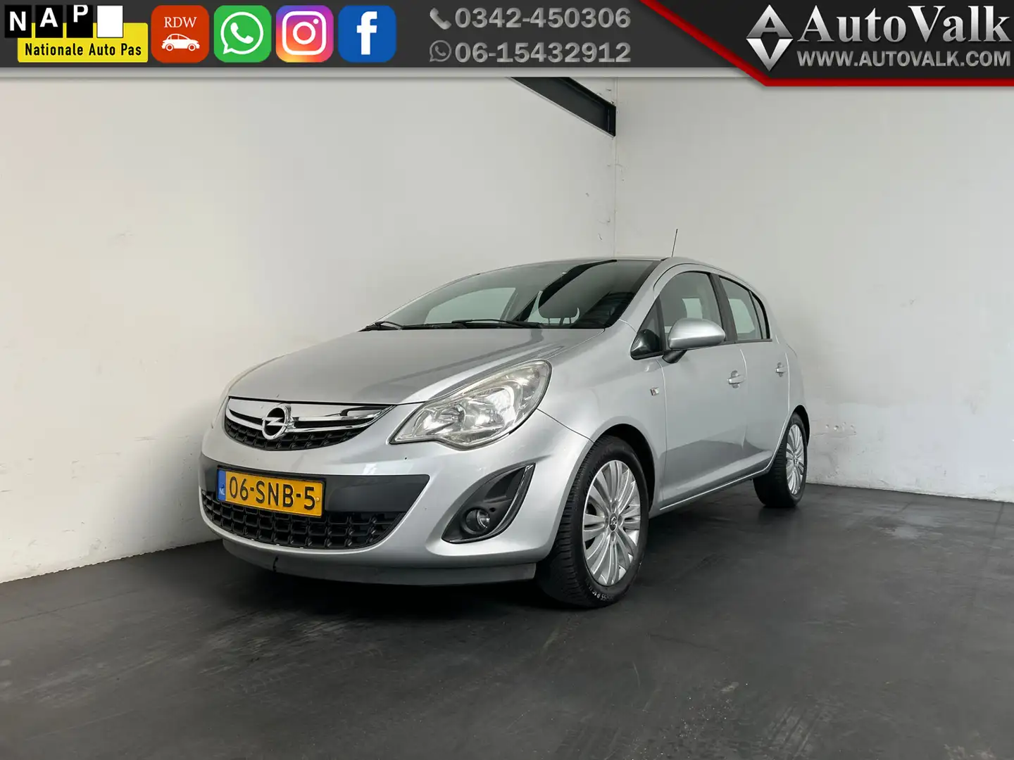 Opel Corsa 1.2-16V Cosmo Gris - 1