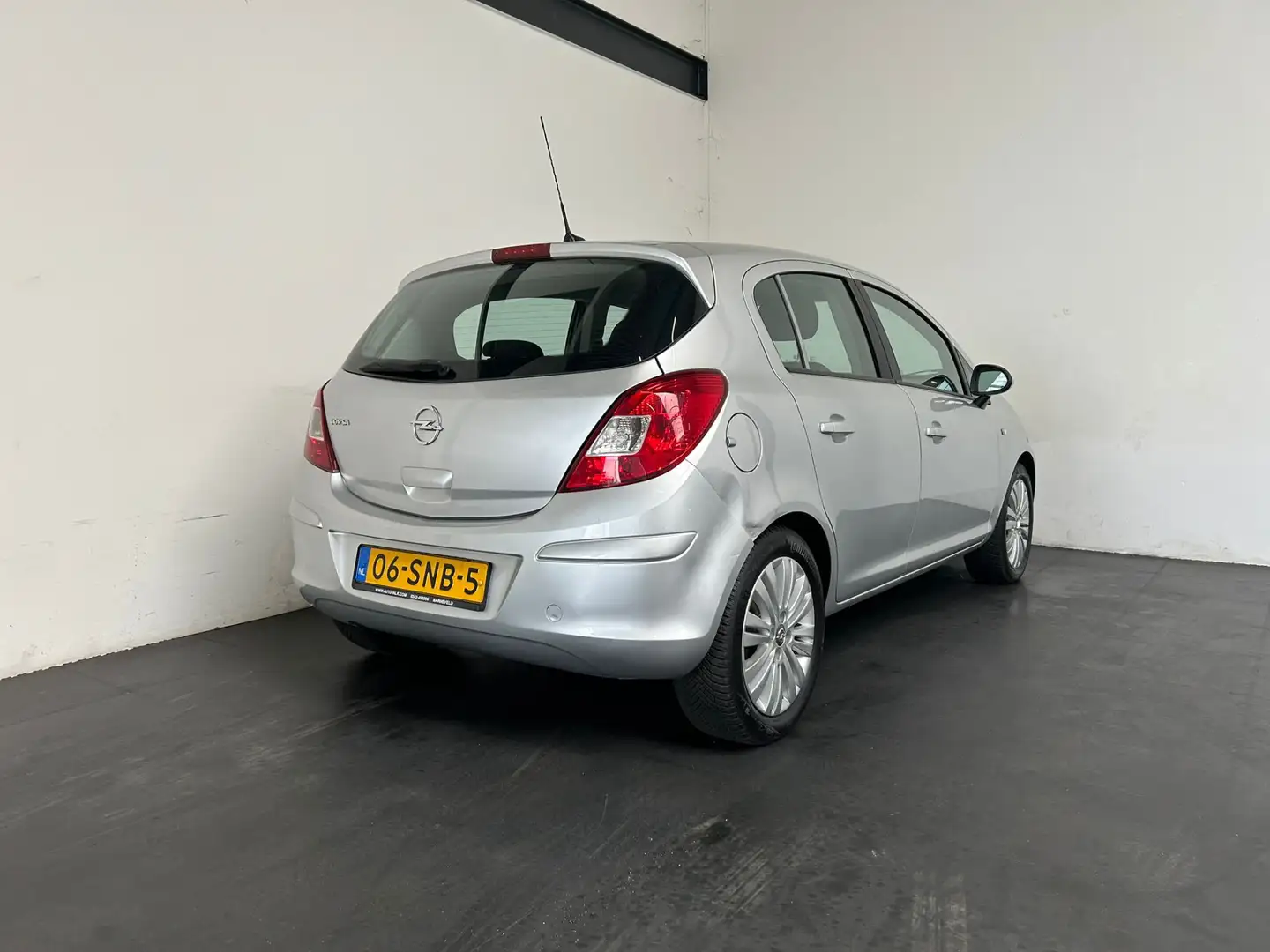 Opel Corsa 1.2-16V Cosmo Gris - 2