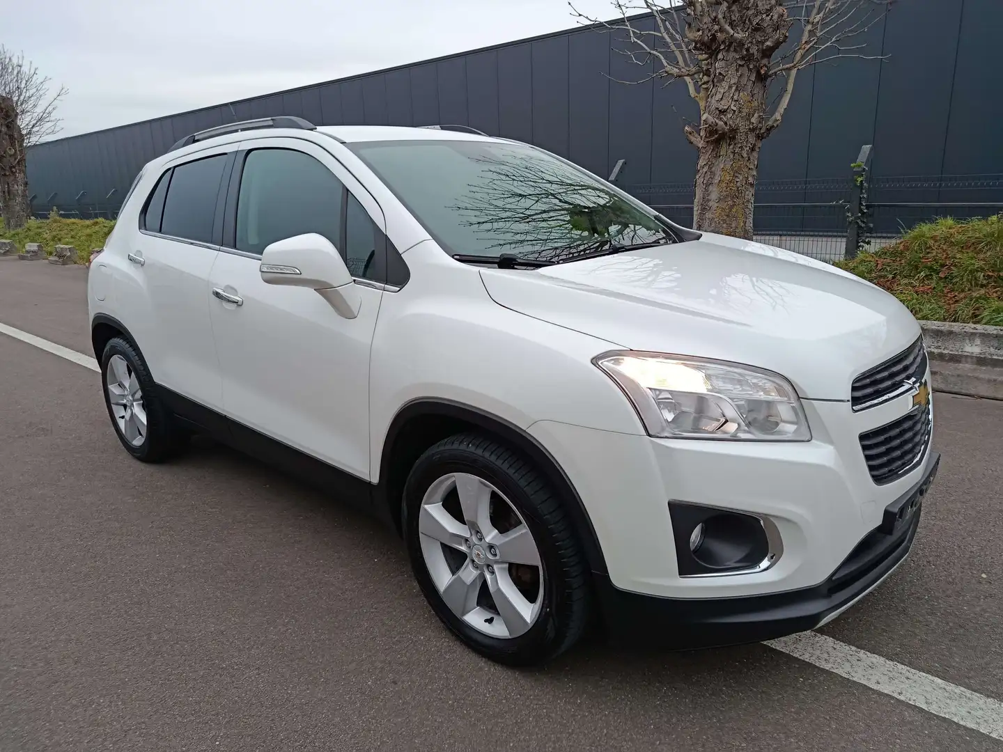 Chevrolet Trax Trax 1.7 D 4x4 LT Bruit du roulement arrière bijela - 2
