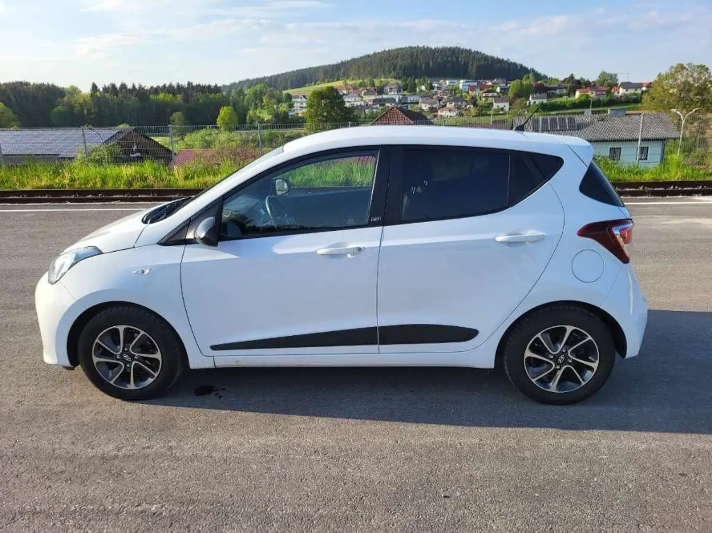 Hyundai i10 Weiß - 1