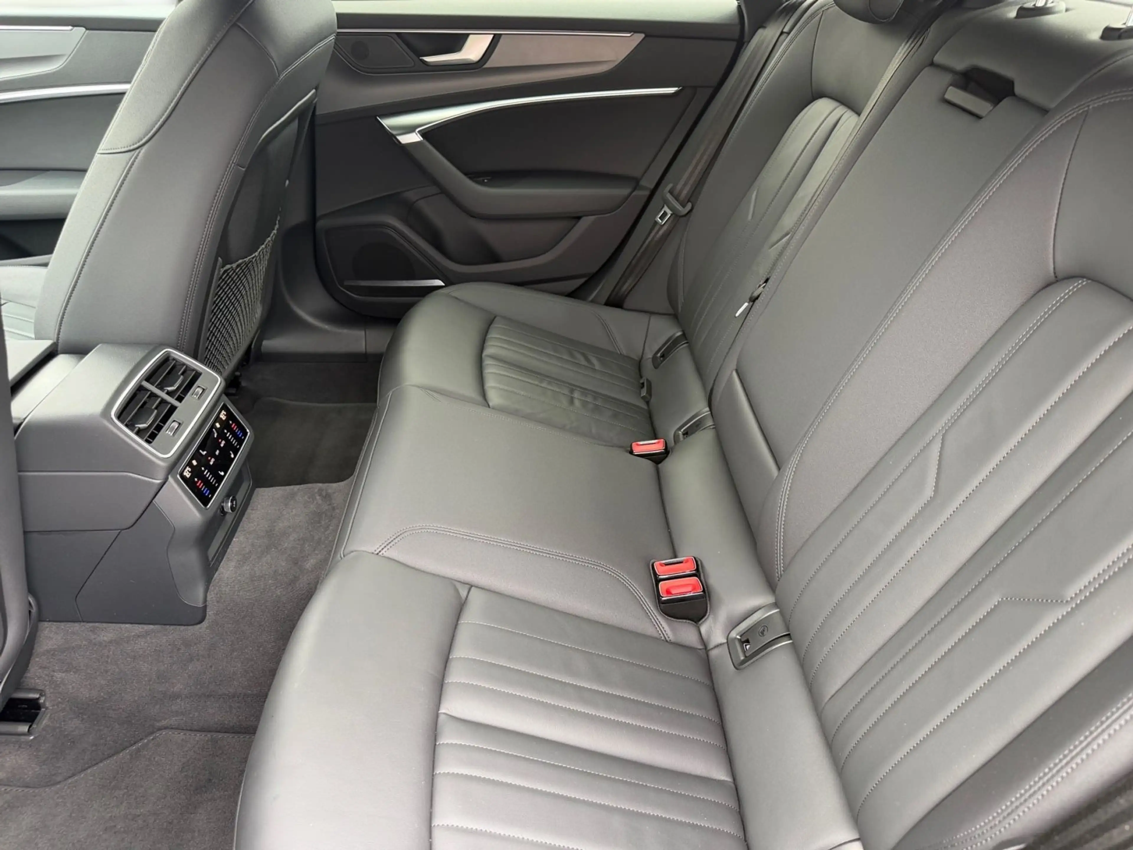 Audi A7 50 TFSI e quattro S tronic S line H — photo 10