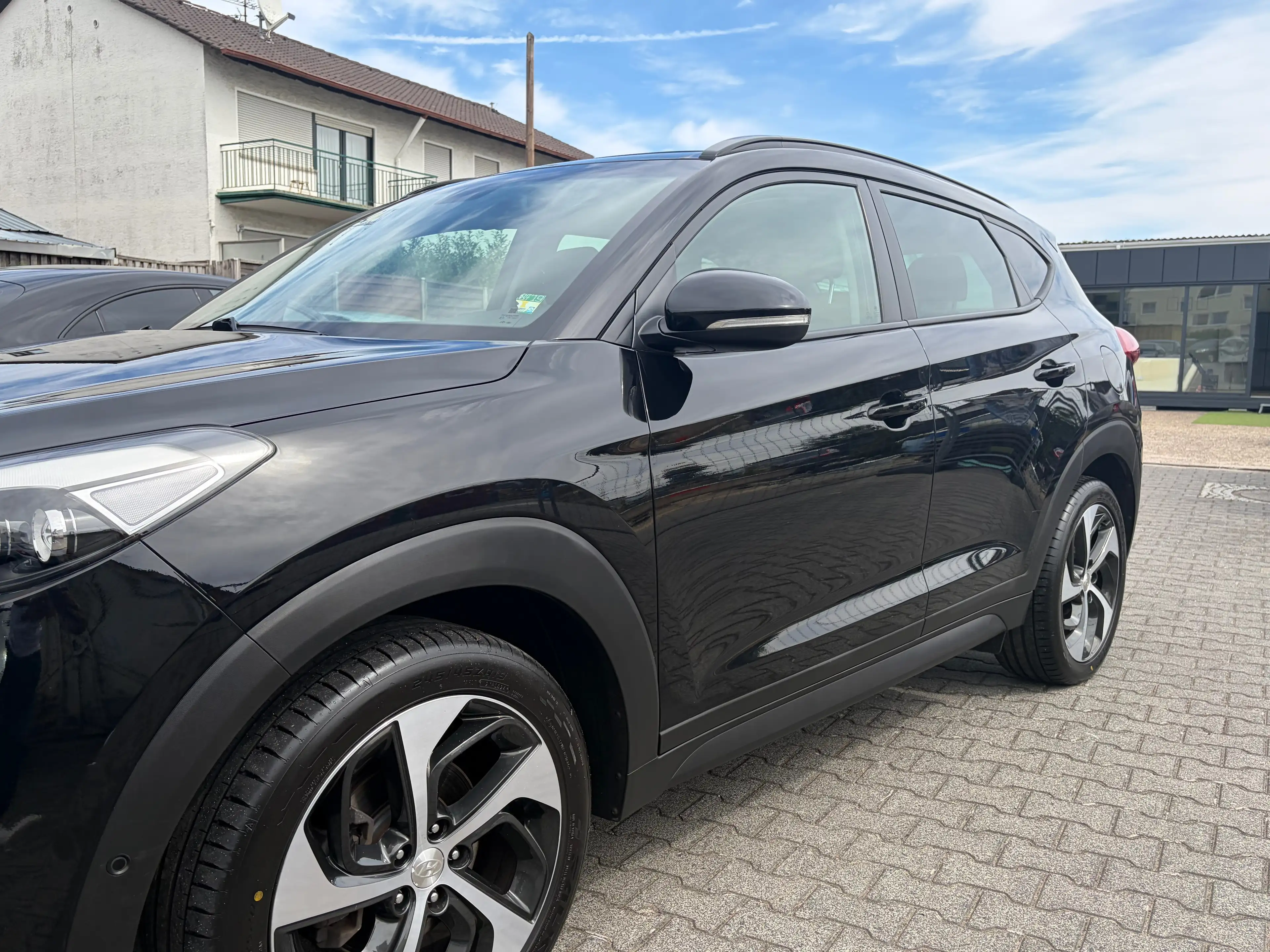 Hyundai TUCSON 4WD*Automatik*Kamera*SHZ*Temp.*2.Hand*Schiebe-Dach*Navi*PDC*BT — photo 3