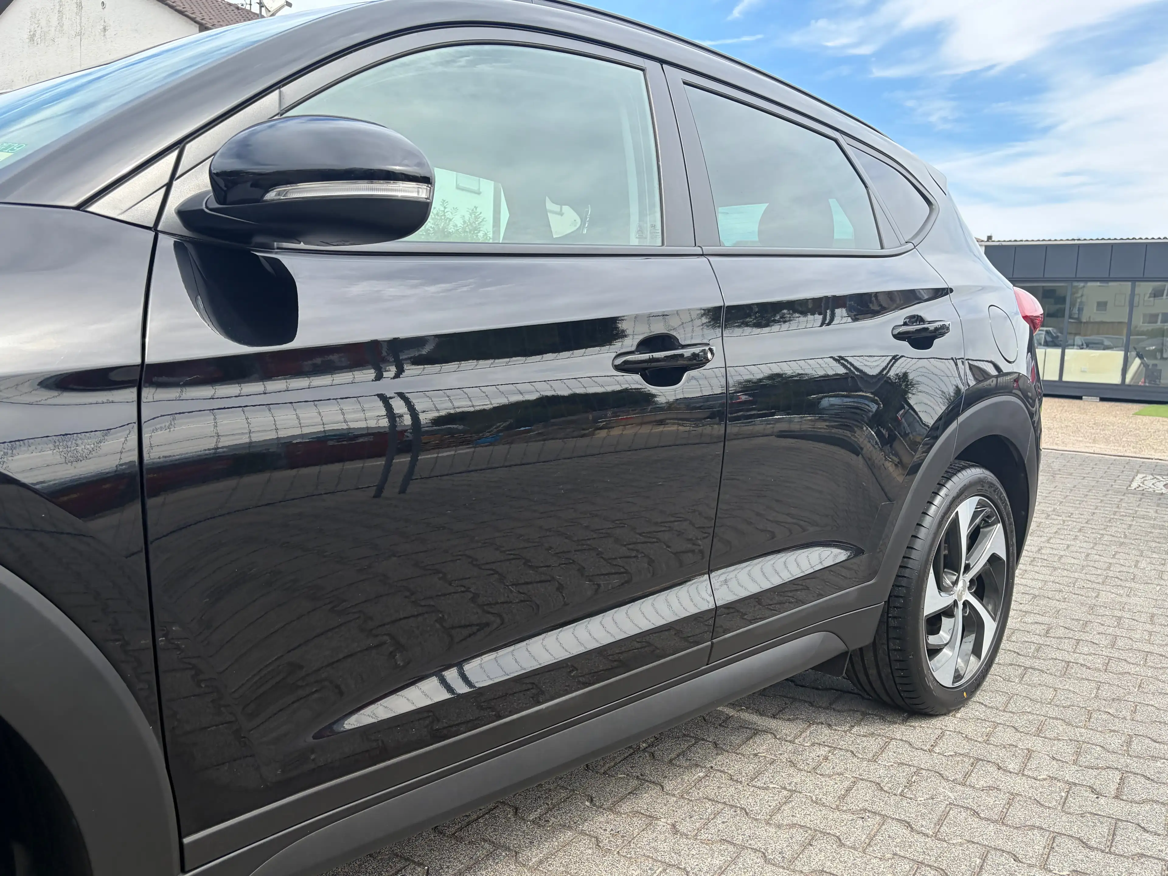 Hyundai TUCSON 4WD*Automatik*Kamera*SHZ*Temp.*2.Hand*Schiebe-Dach*Navi*PDC*BT — photo 4