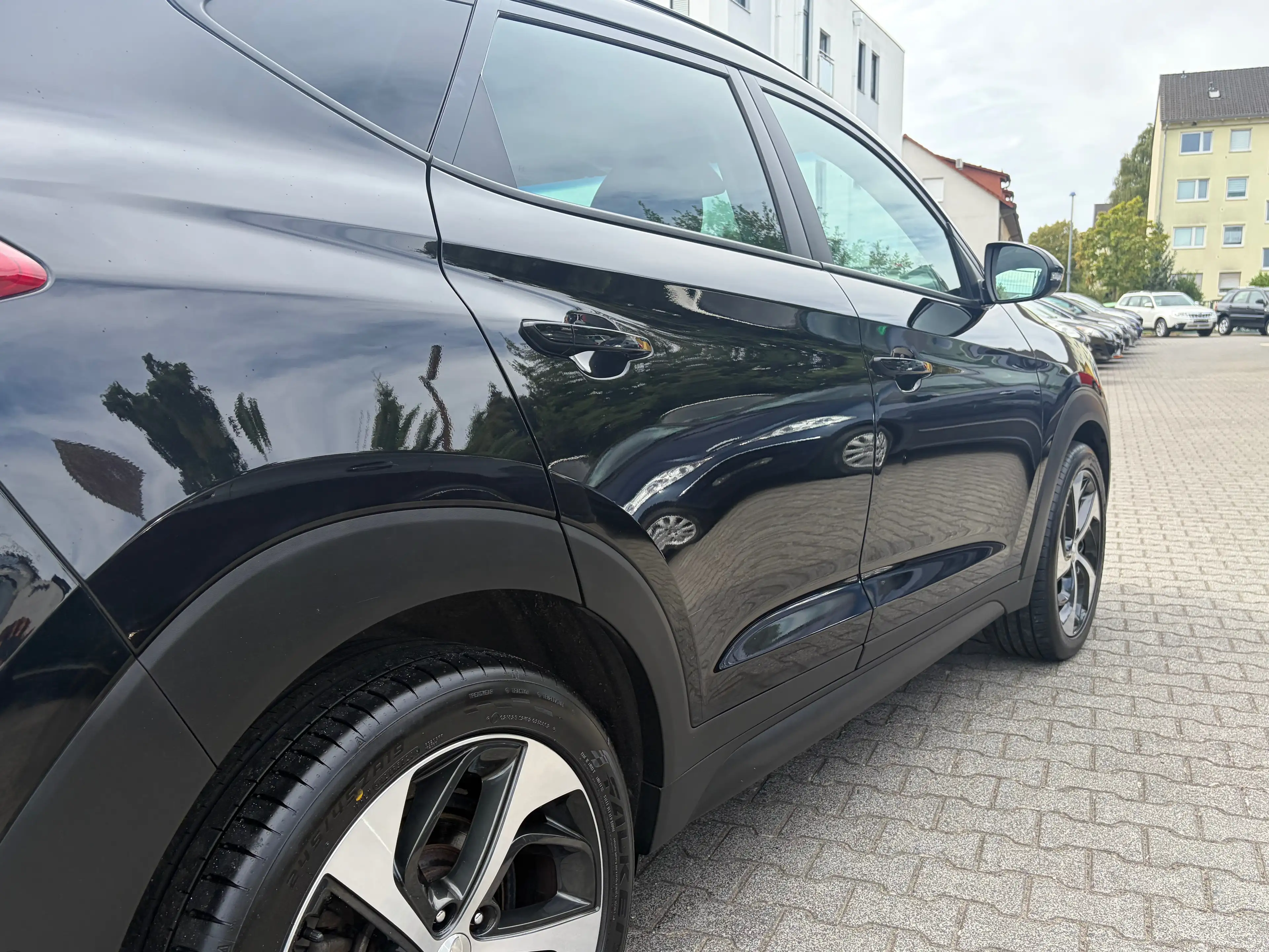 Hyundai TUCSON 4WD*Automatik*Kamera*SHZ*Temp.*2.Hand*Schiebe-Dach*Navi*PDC*BT — photo 11