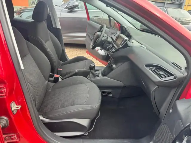 Peugeot 208 view 15