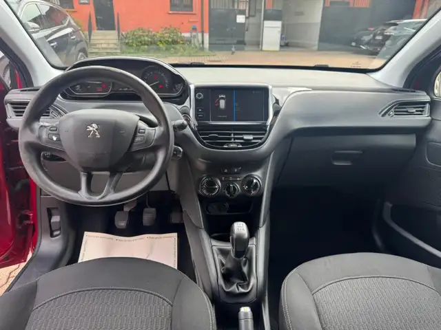 Peugeot 208 view 12