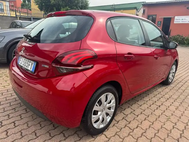 Peugeot 208 view 7
