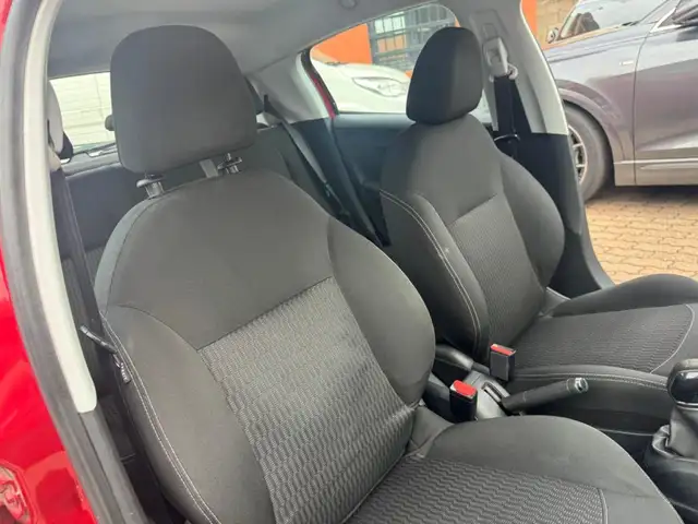 Peugeot 208 view 10