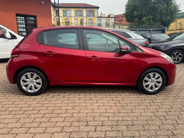 Peugeot 208 view 4
