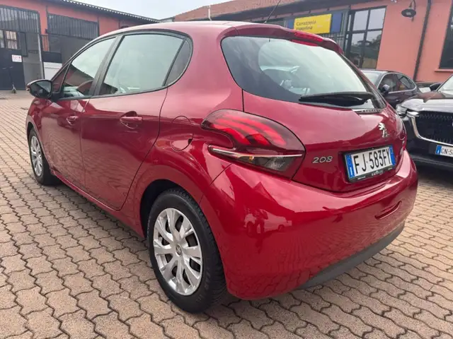 Peugeot 208 view 5