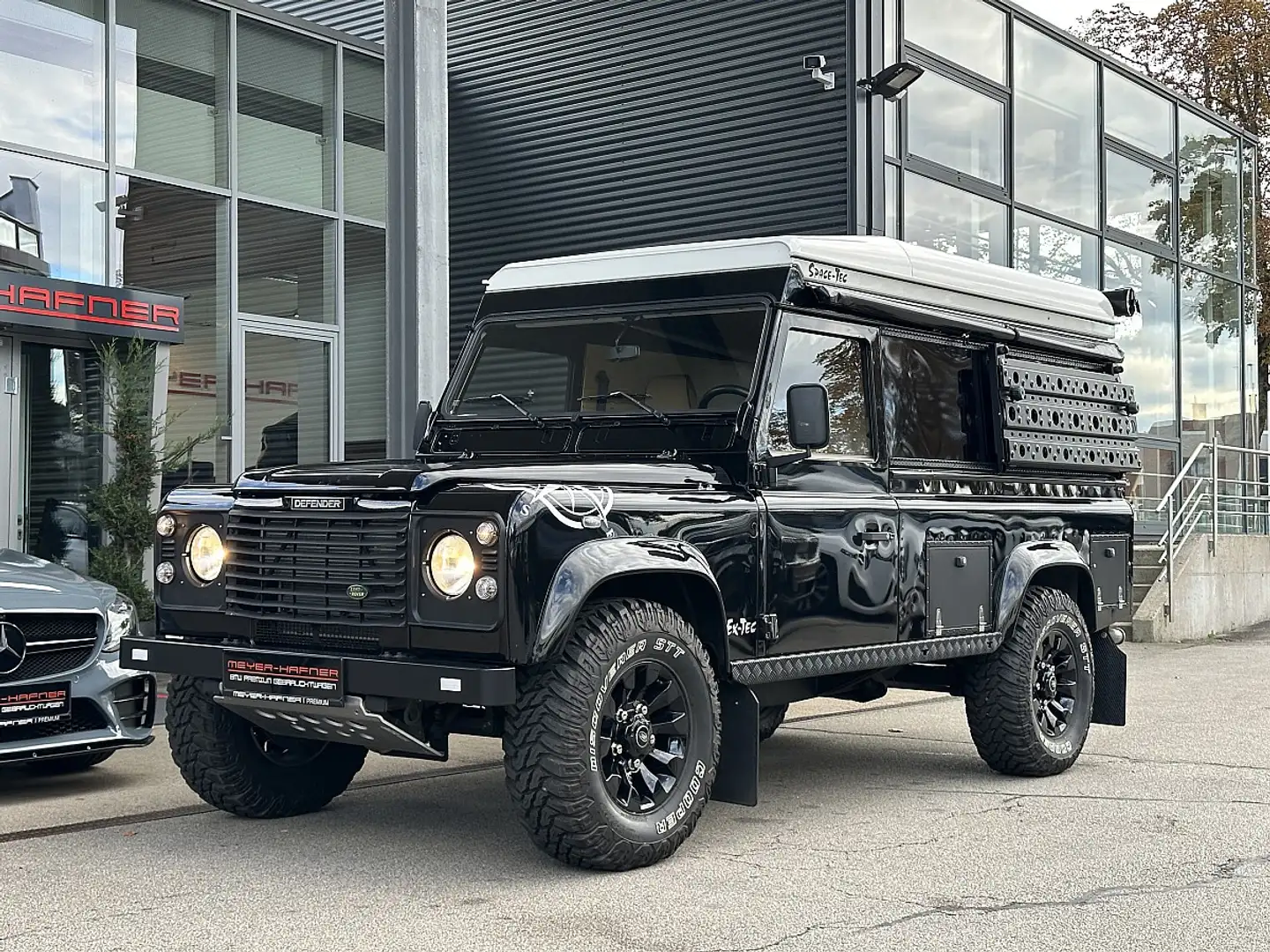 Land Rover Defender 110" Station Wagon 2,5 Td5 / 5 Zylinder / EX-TE... Schwarz - 2