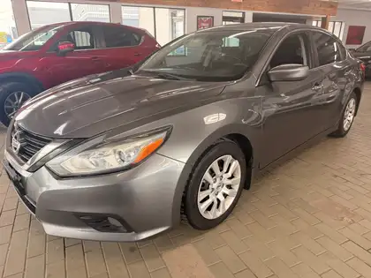 Gray 2017 Nissan Altima Sedan Front-Wheel Drive Automatic
