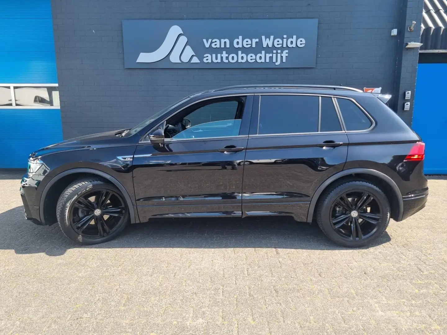 Volkswagen Tiguan 1.5 TSI ACT Highline Business R, Trekhaak Zwart - 2