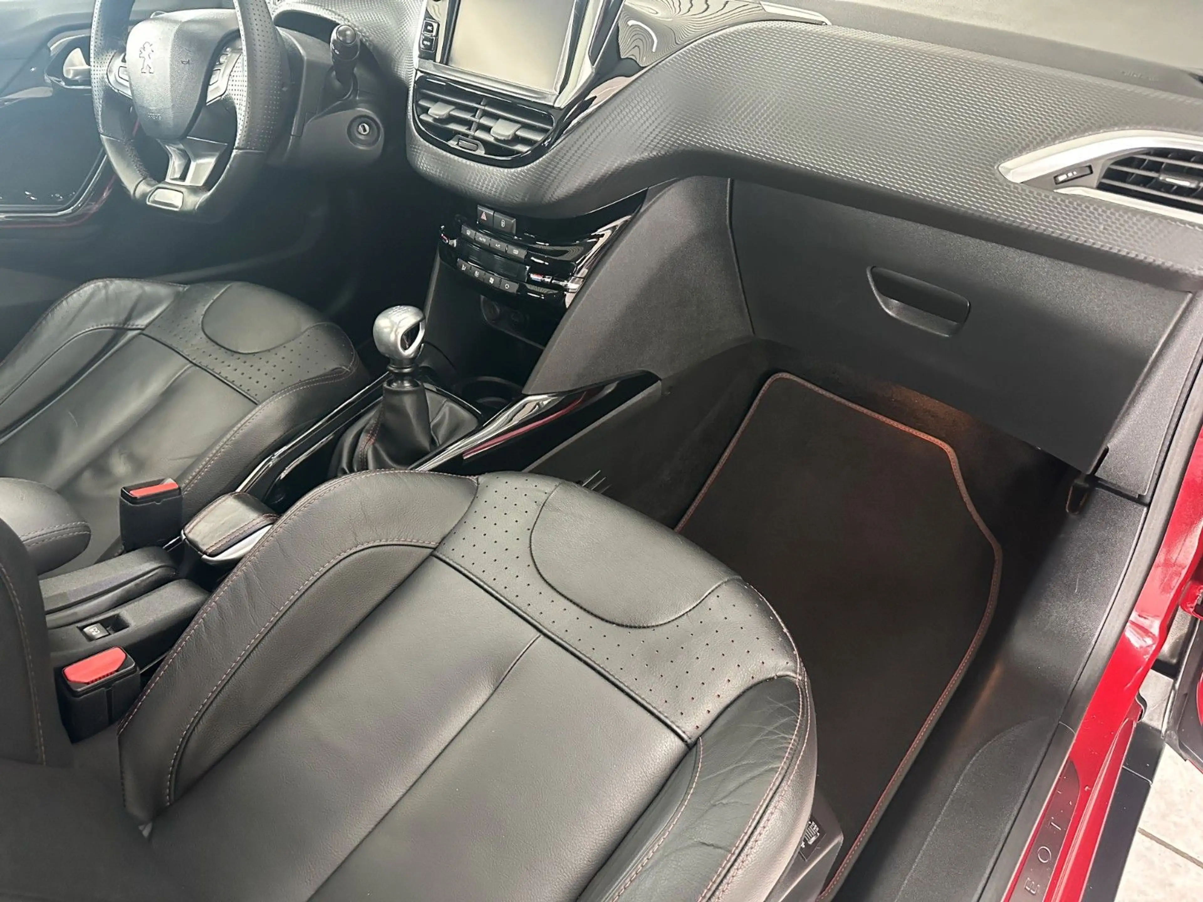Peugeot 2008 Allure*GT Line*Pano*SHZ*CarPlay*Tempomat* — photo 15