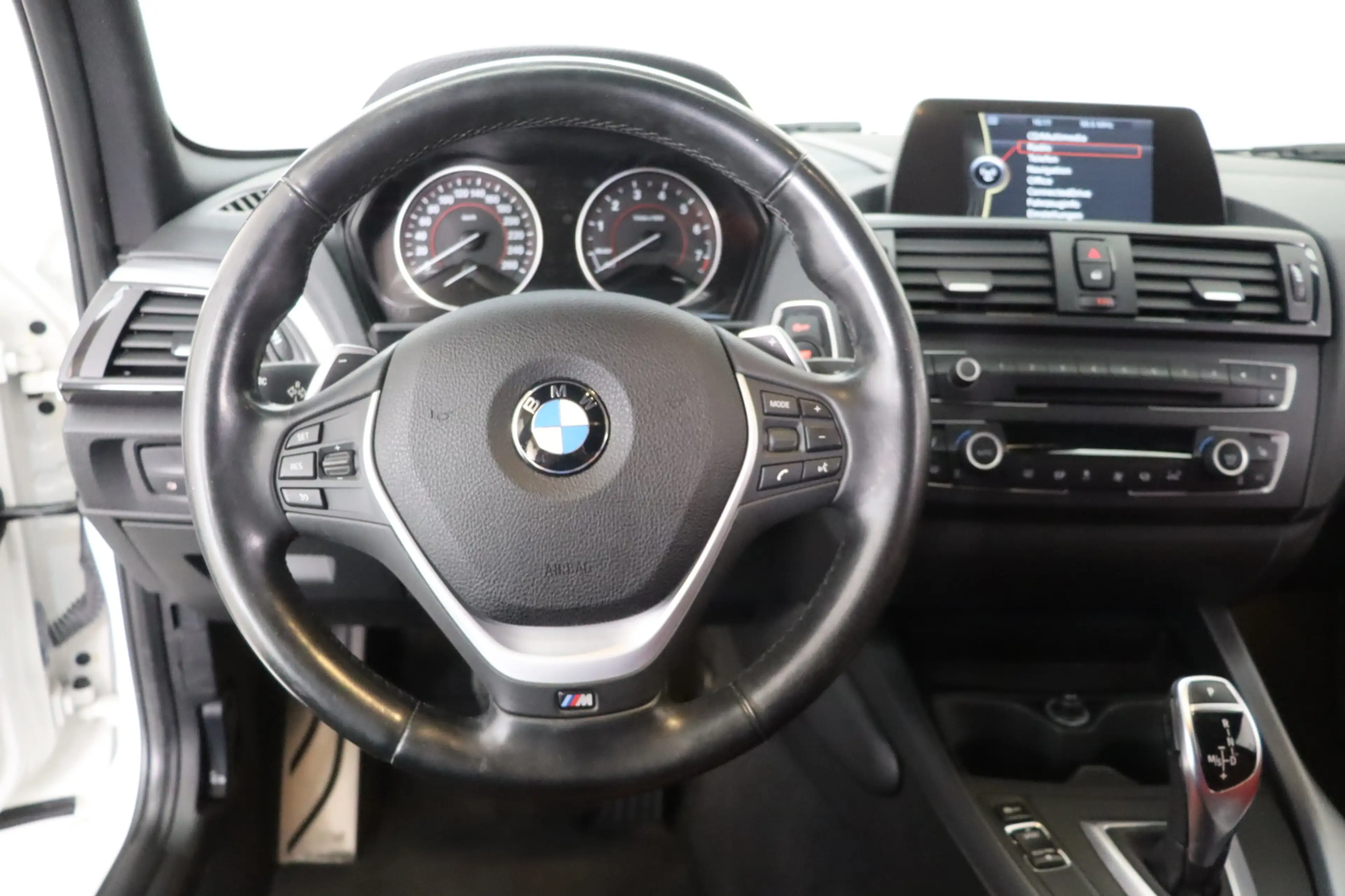 BMW 135 M135i xDrive — photo 11