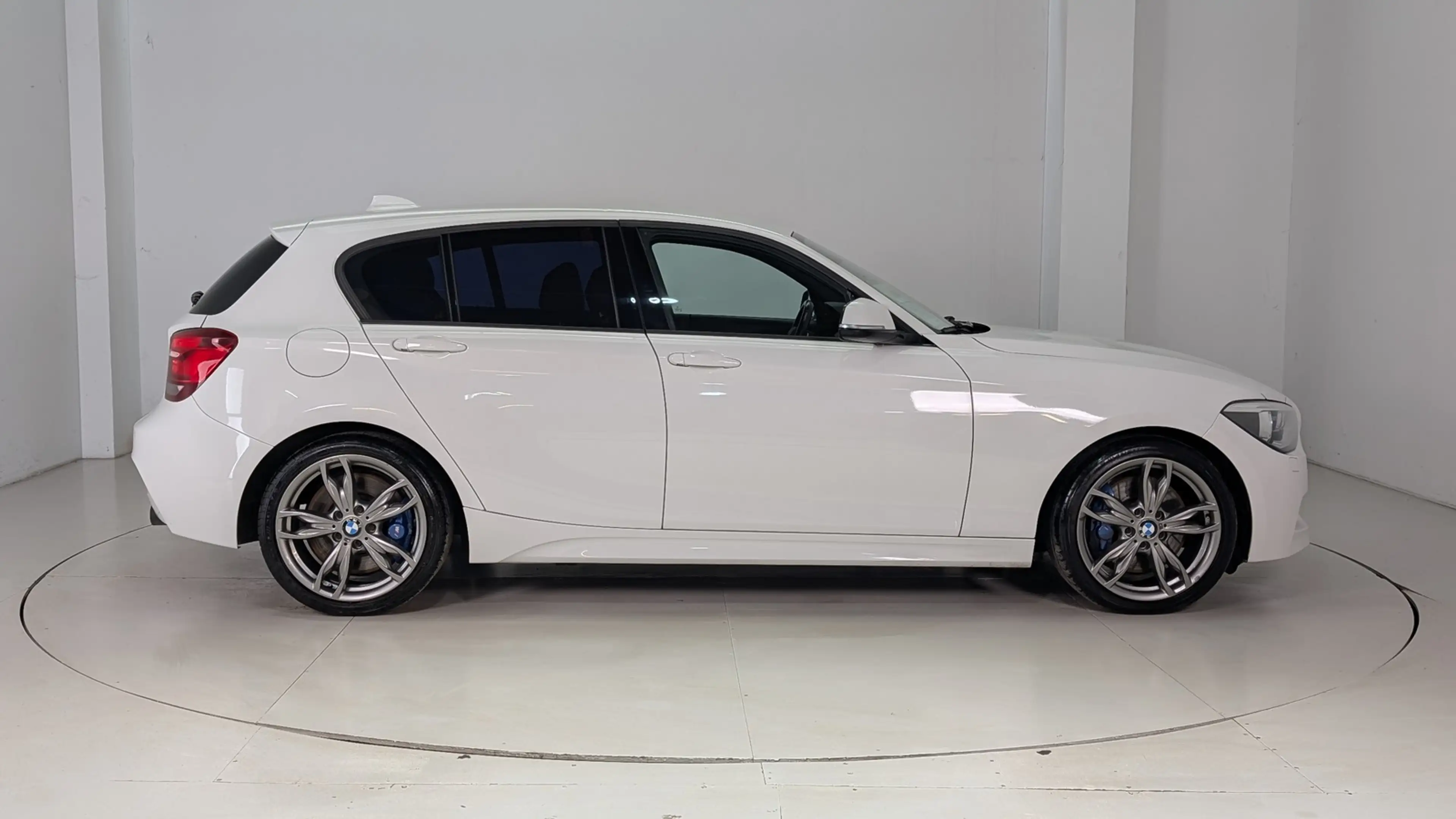 BMW 135 M135i xDrive — photo 8