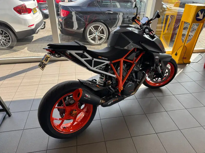 KTM 1290 Super Duke R - foto 2