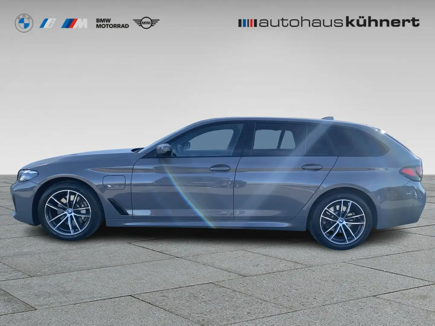 BMW 530 e xDrive Touring ///M Sport AHK ACC Parkassist. Grijs - 2