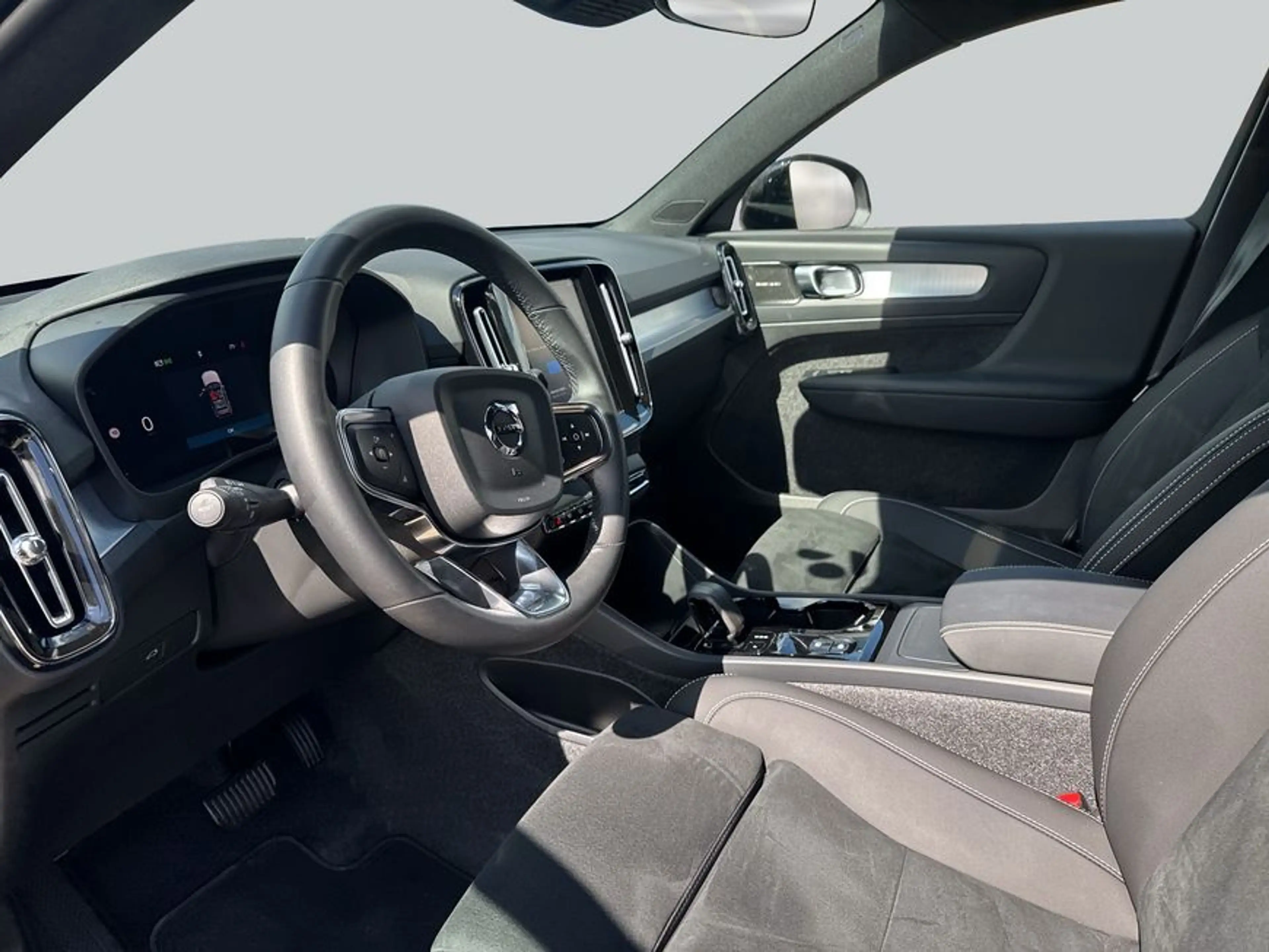 Volvo XC40 XC40 B3 B DKG Plus Black Edition — photo 10