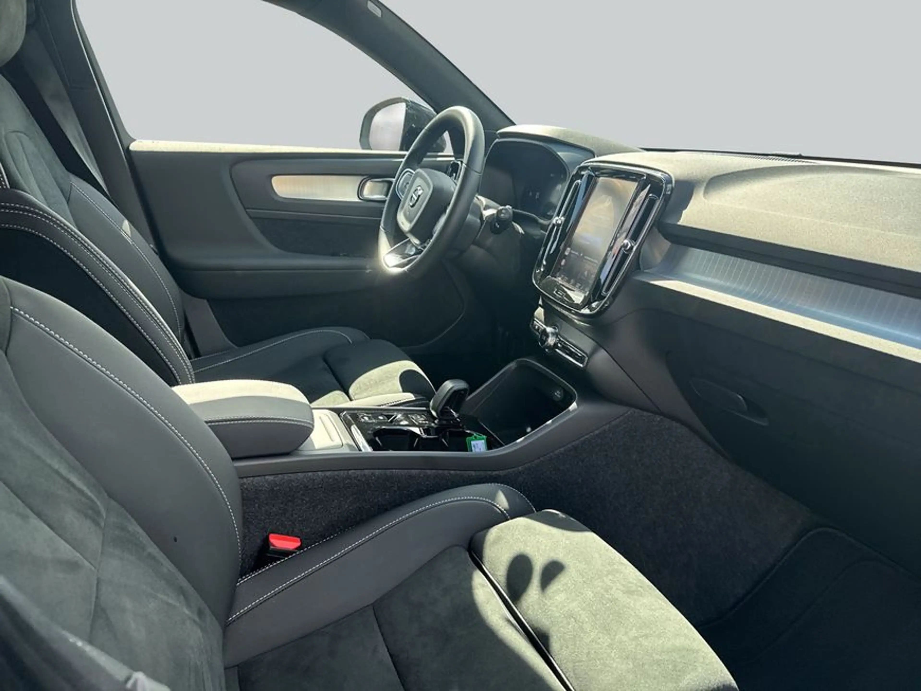 Volvo XC40 XC40 B3 B DKG Plus Black Edition — photo 12