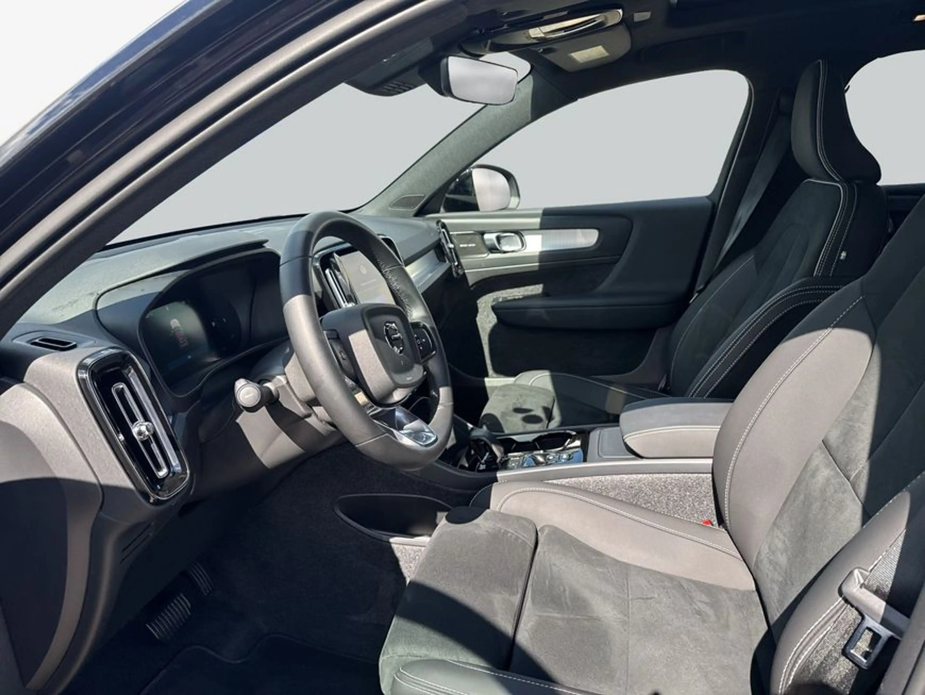 Volvo XC40 XC40 B3 B DKG Plus Black Edition — photo 9