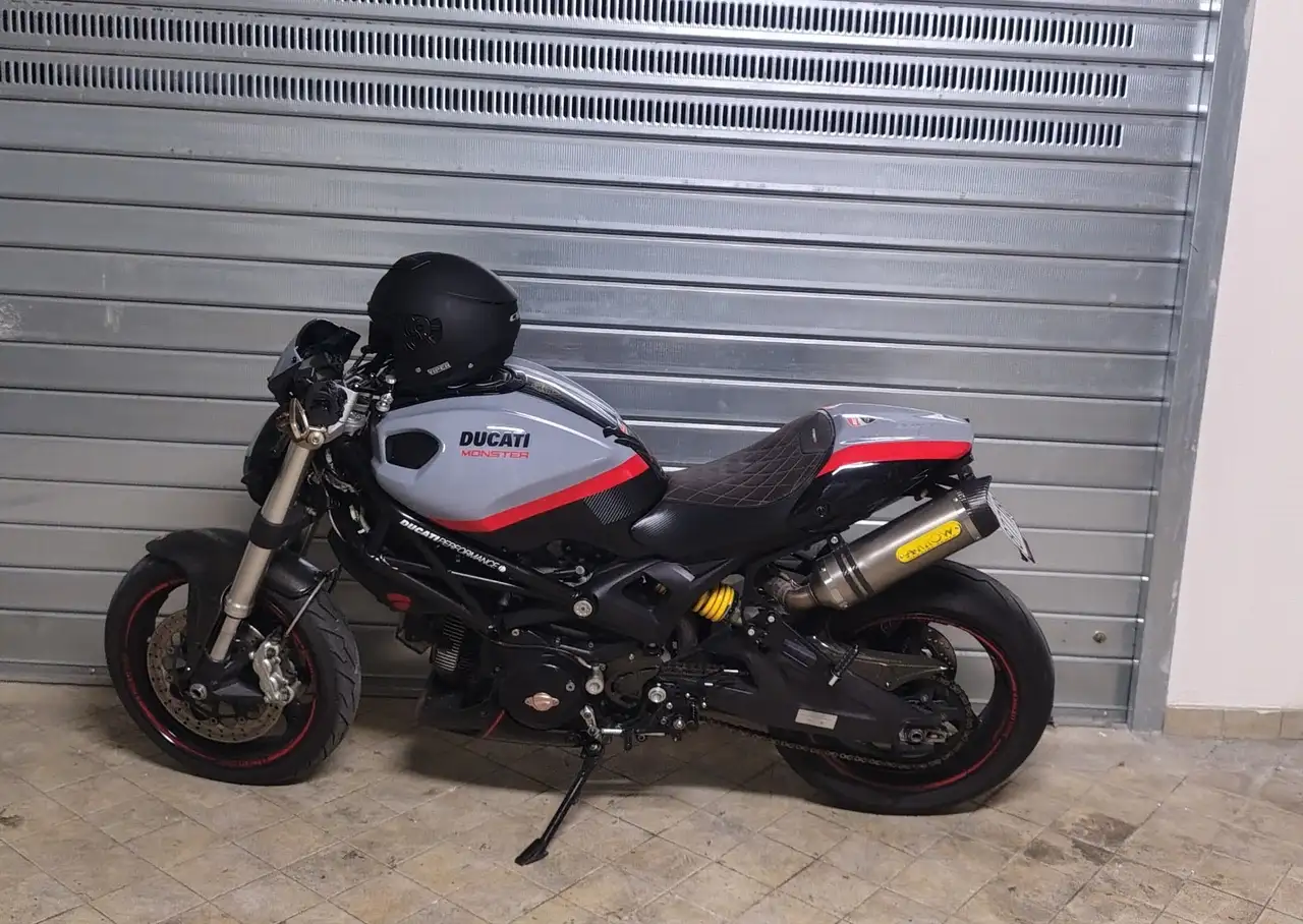 Ducati Monster 696