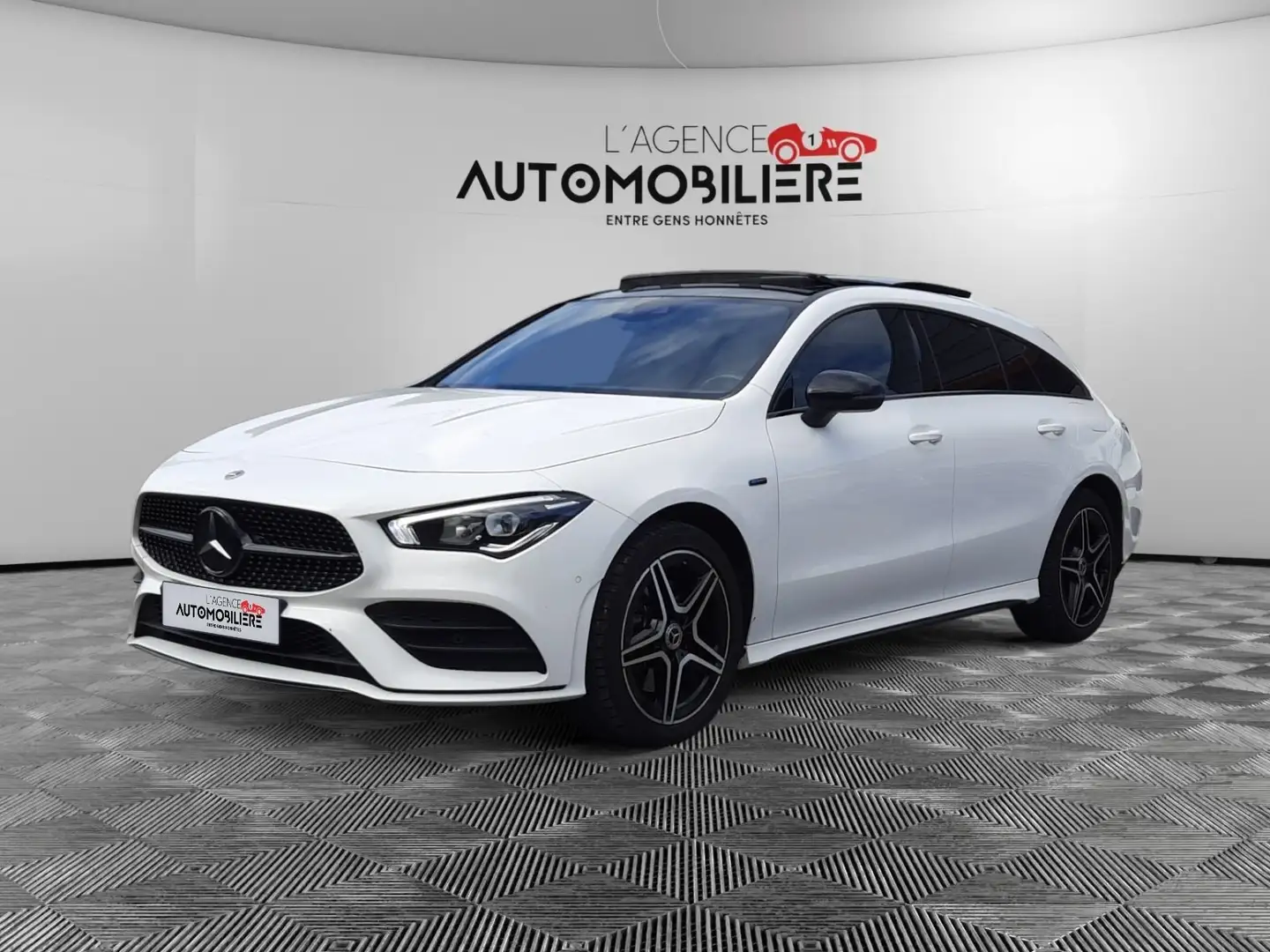 Mercedes-Benz CLA 250 PHEV AMG Line 8G-Tronic *TVA*/Garantie 12Mois Blanc - 1