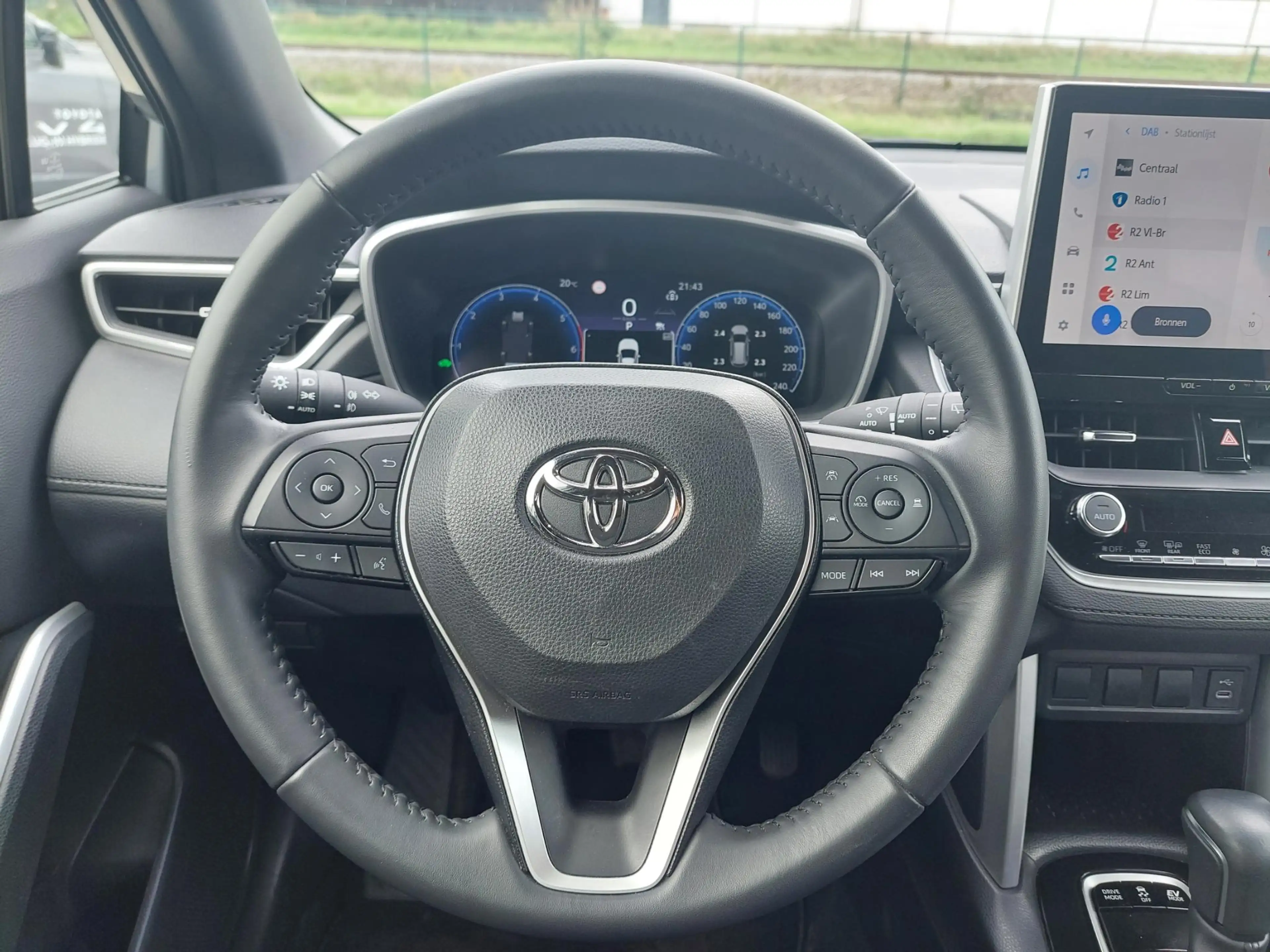 Toyota Corolla Cross 1.8 Hybrid 140 pk Dynamic e-CVT — photo 18