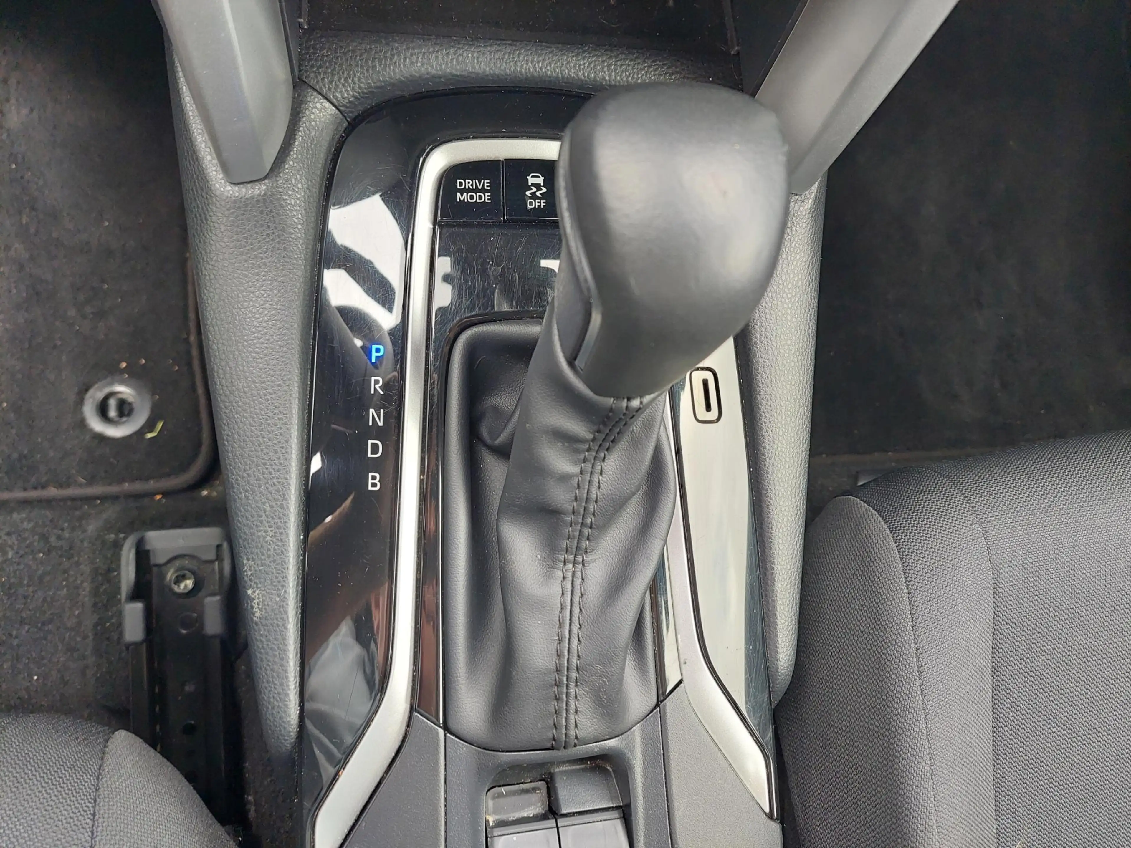 Toyota Corolla Cross 1.8 Hybrid 140 pk Dynamic e-CVT — photo 24