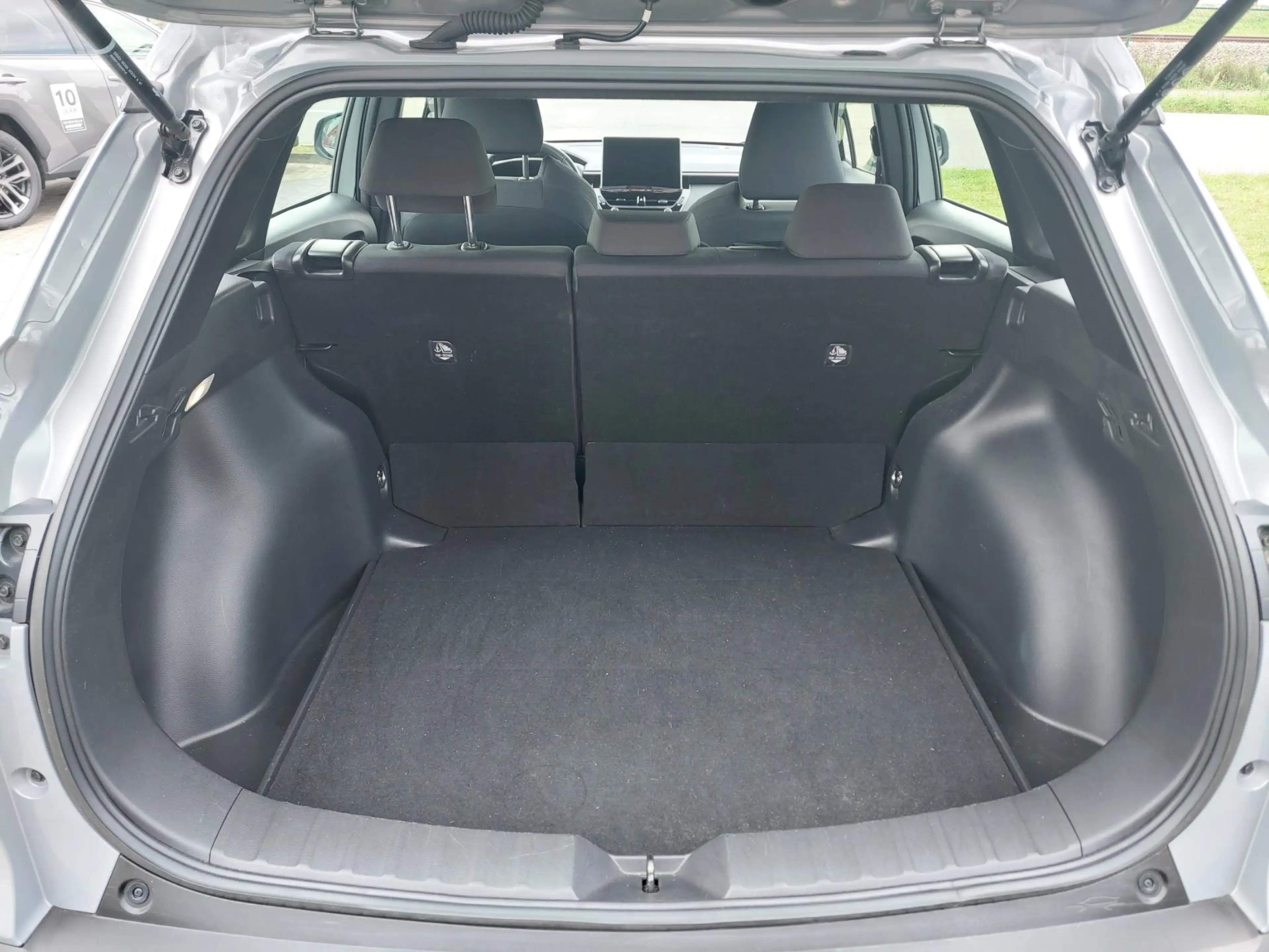 Toyota Corolla Cross 1.8 Hybrid 140 pk Dynamic e-CVT — photo 10
