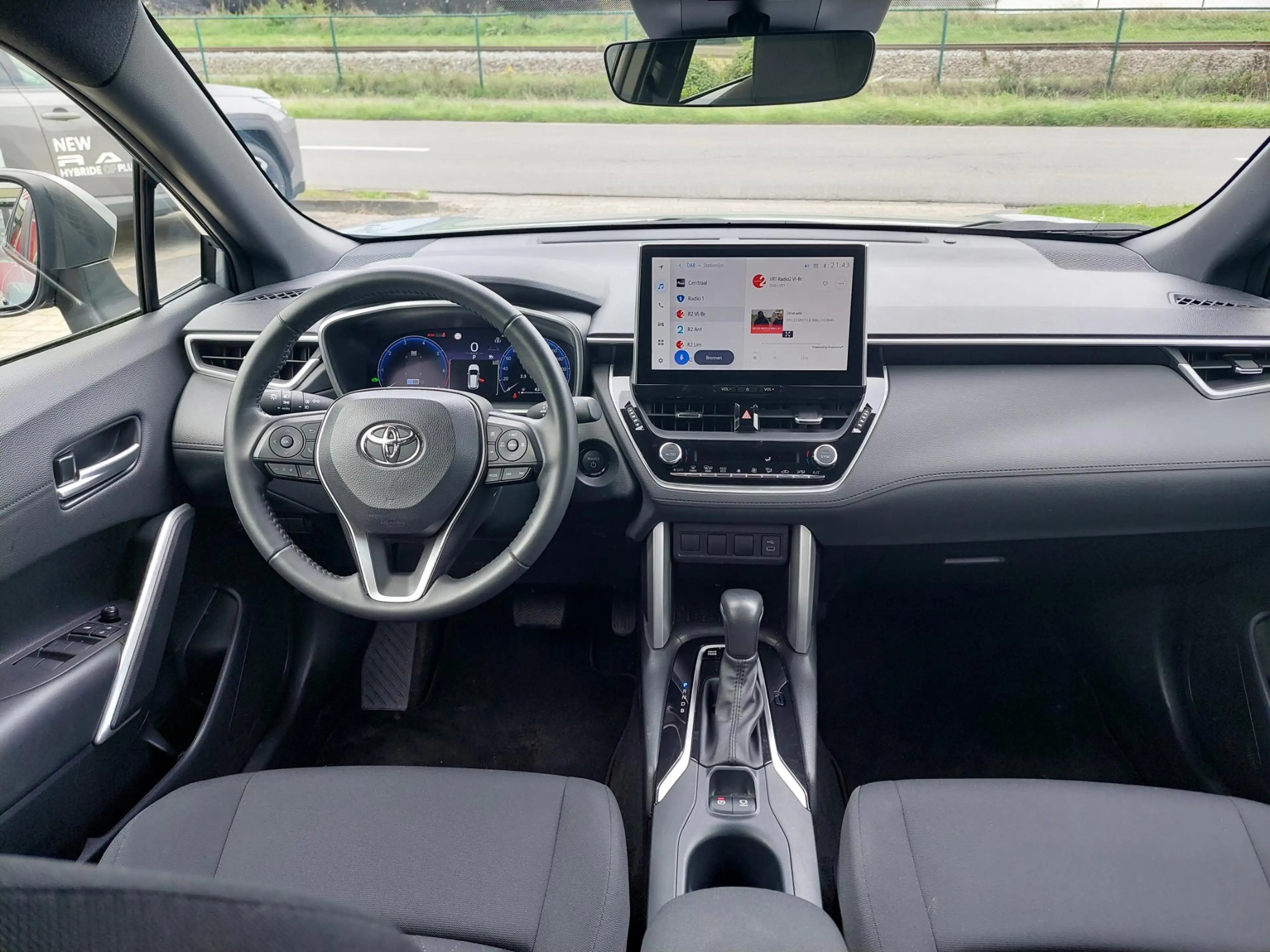Toyota Corolla Cross 1.8 Hybrid 140 pk Dynamic e-CVT — photo 17