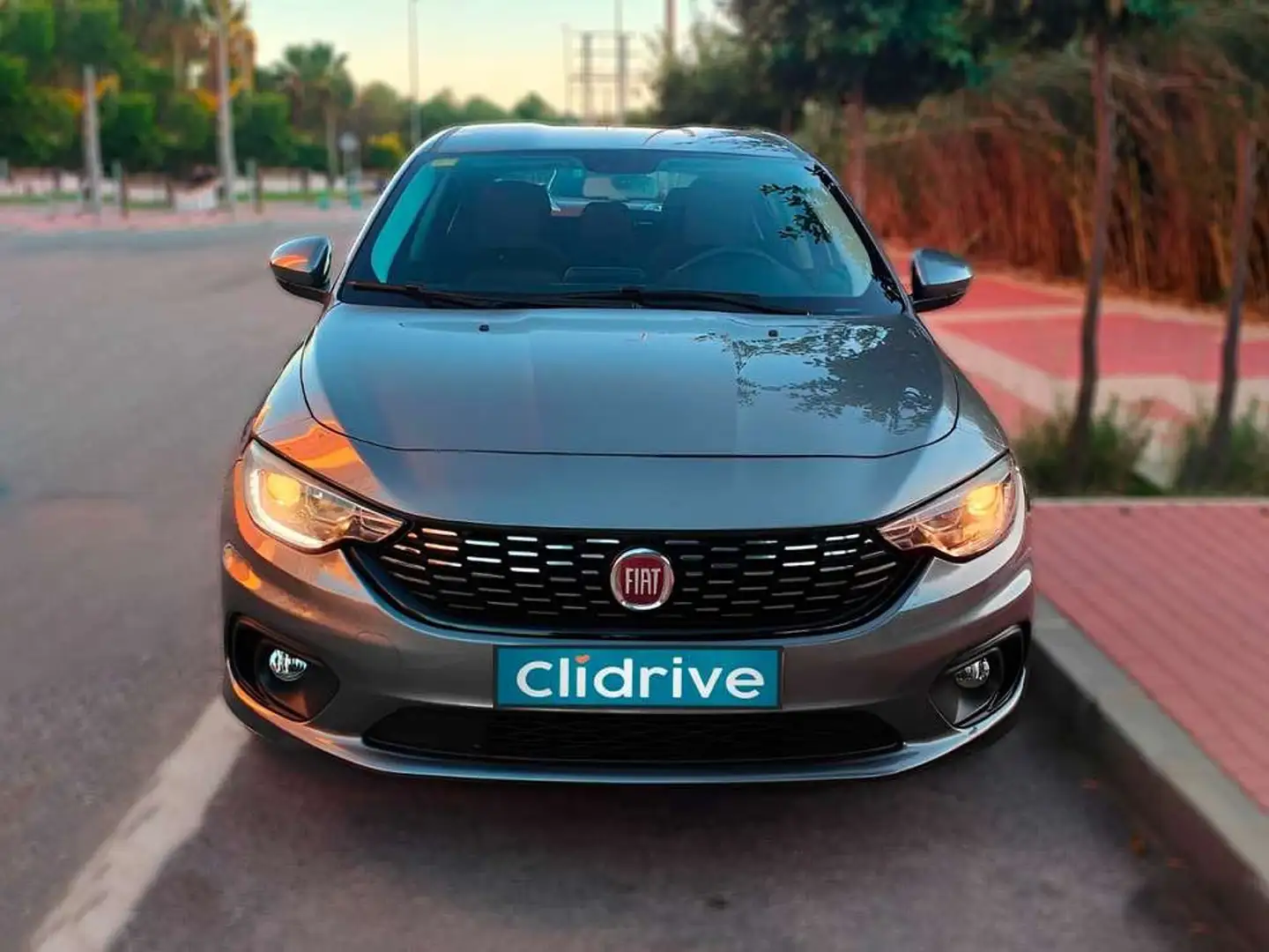 Fiat Tipo 1.4 16v Lounge 95 CV gasolina Gris - 2