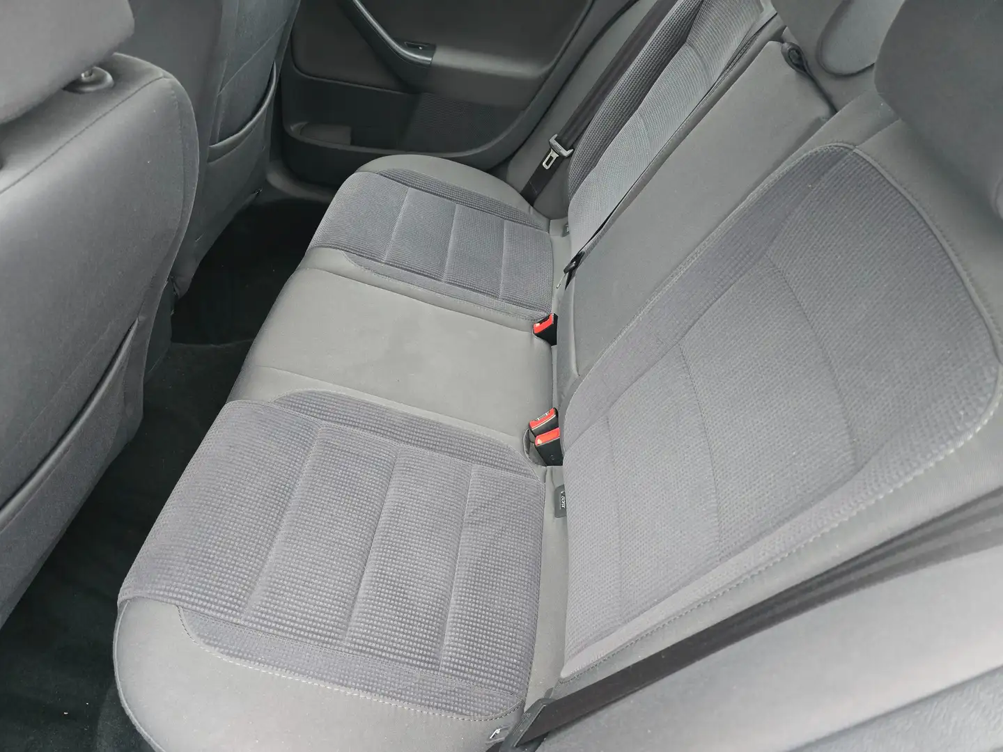 Volkswagen Jetta Comfortline Grau - 2