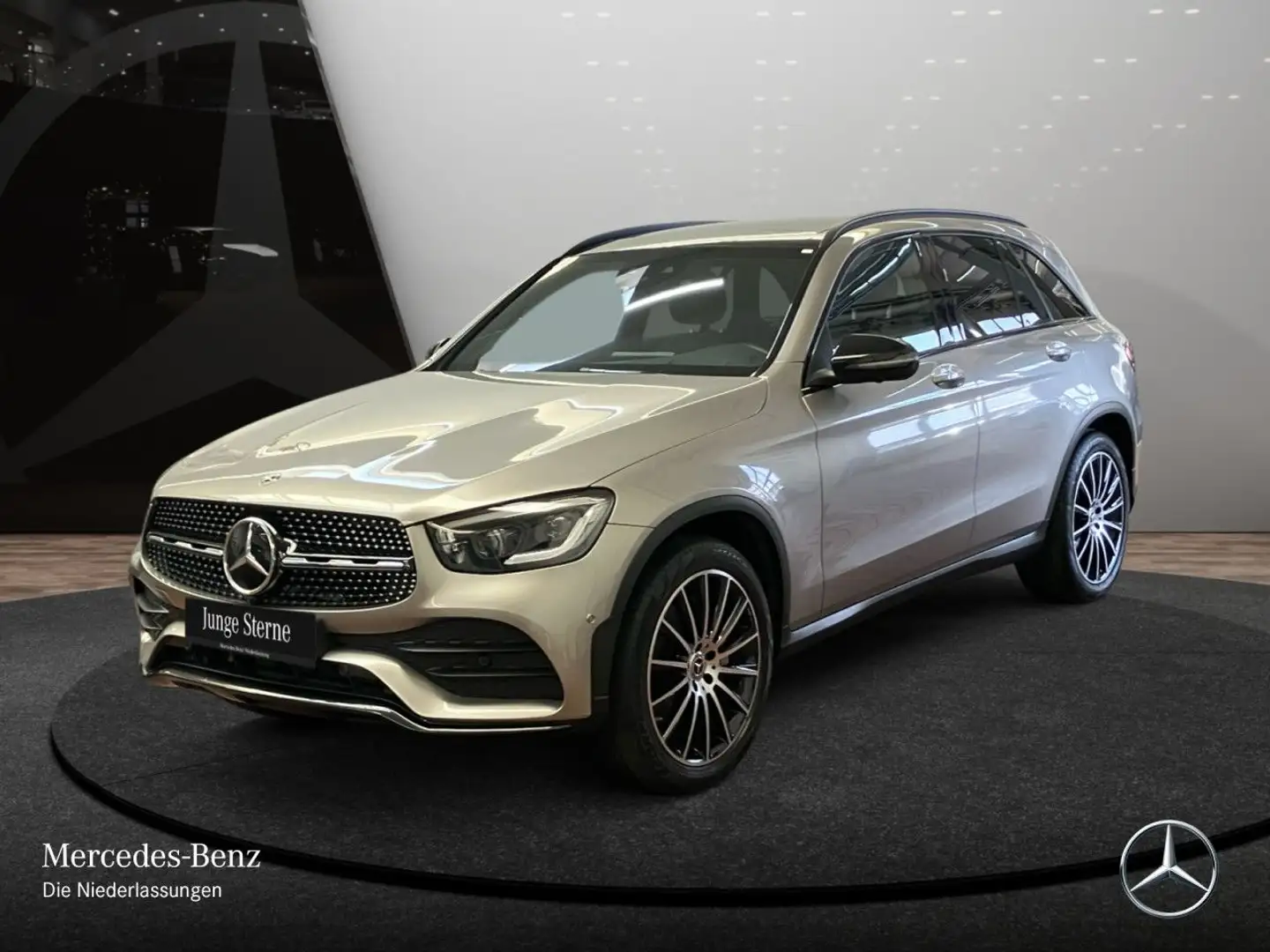 Mercedes-Benz GLC 300 4M AMG+NIGHT+PANO+360+MULTIBEAM+FAHRASS+9G Silber - 2