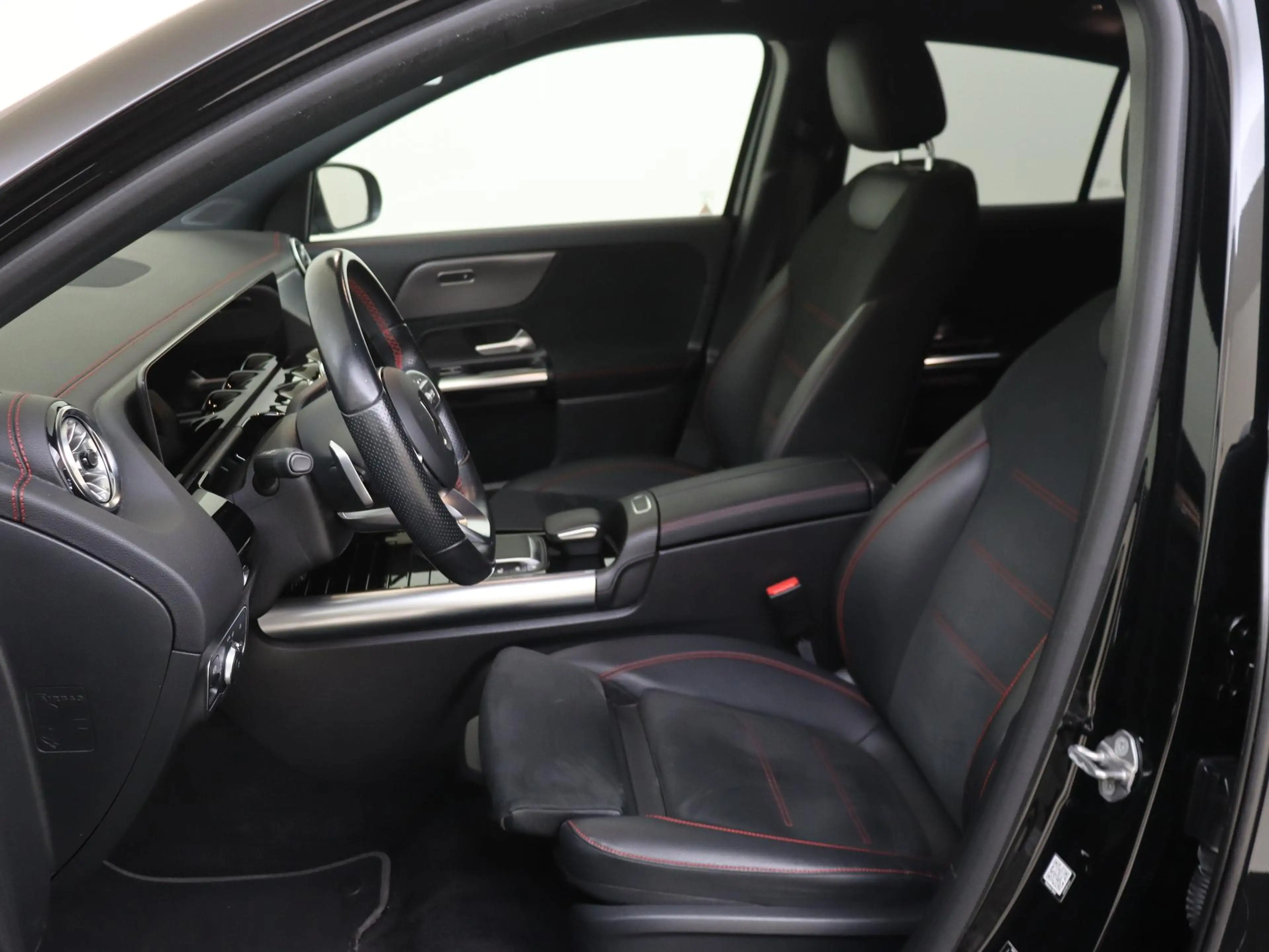 Mercedes-Benz EQA 350 4MATIC Edition 1 67 kWh / AMG/ 20 inch/ DISTRONIC/ — photo 11