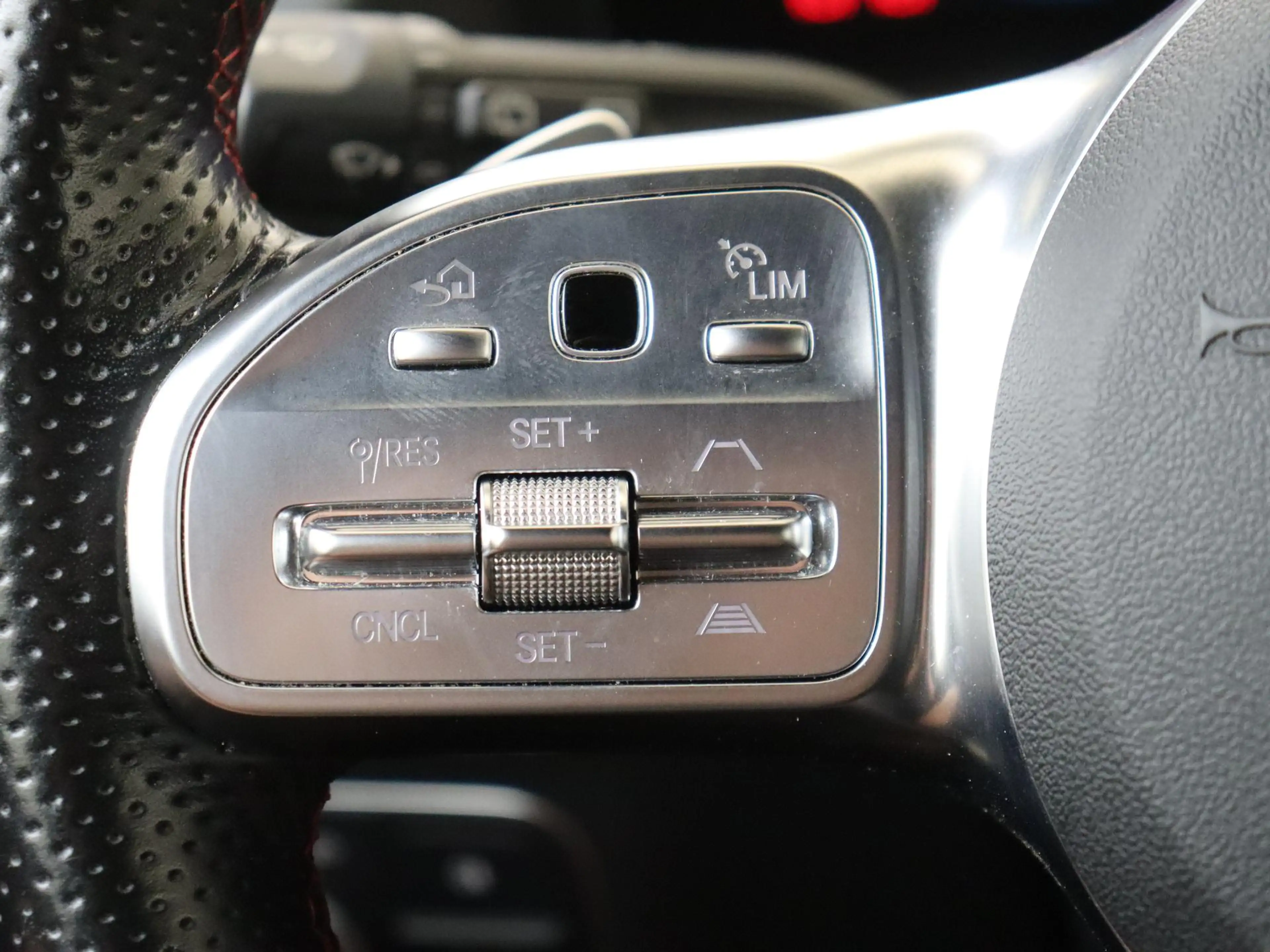 Mercedes-Benz EQA 350 4MATIC Edition 1 67 kWh / AMG/ 20 inch/ DISTRONIC/ — photo 13