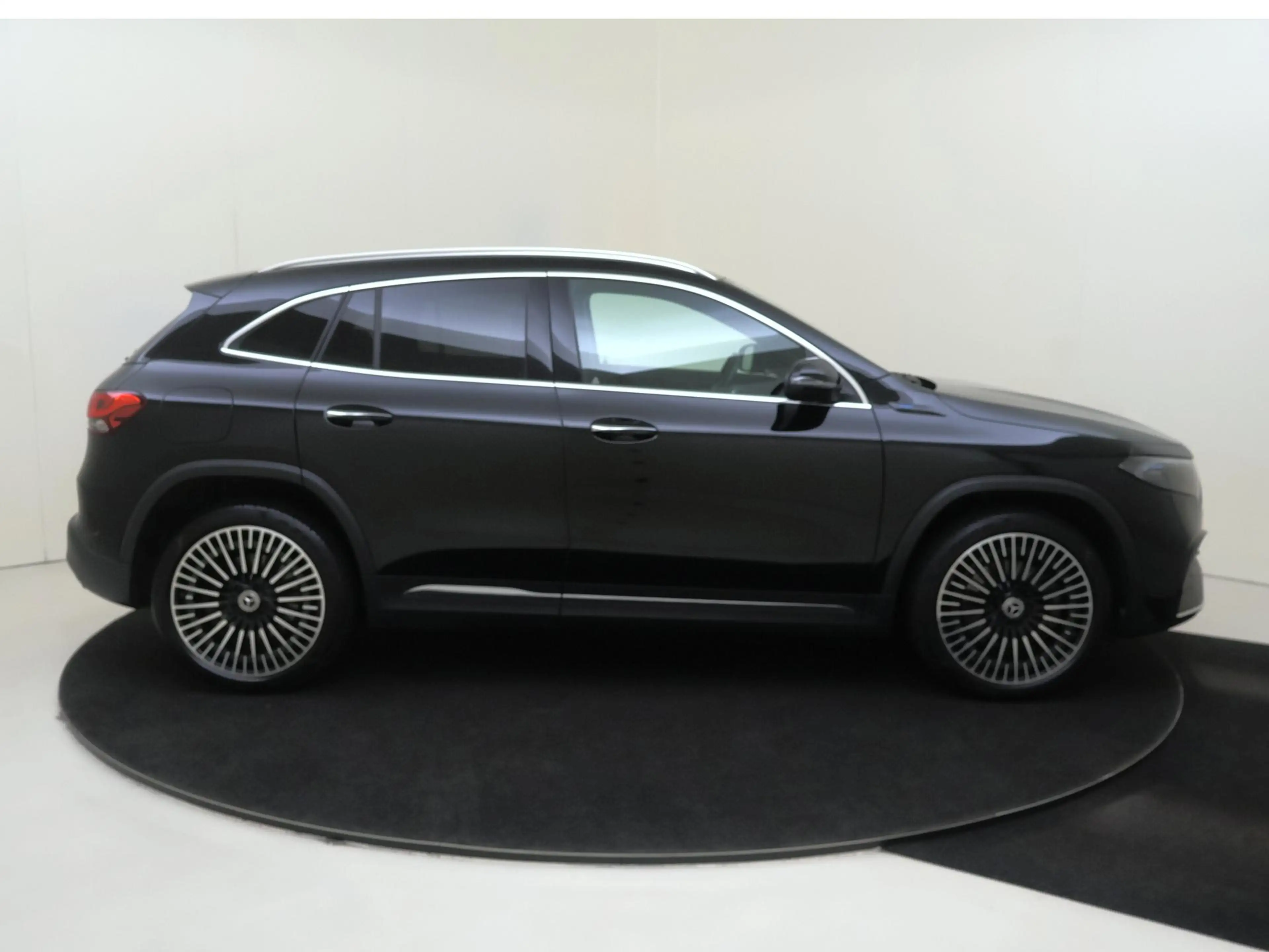 Mercedes-Benz EQA 350 4MATIC Edition 1 67 kWh / AMG/ 20 inch/ DISTRONIC/ — photo 9