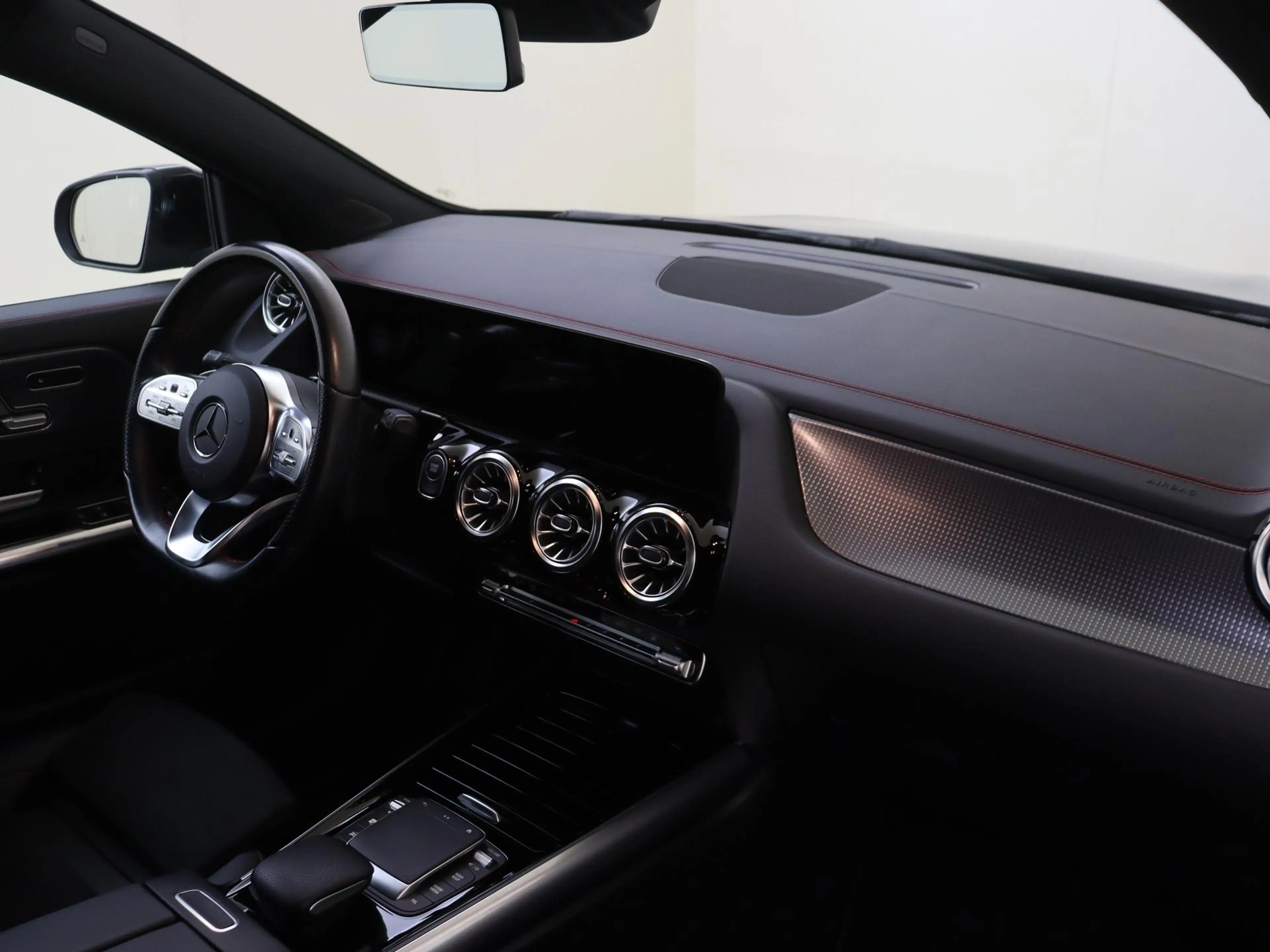 Mercedes-Benz EQA 350 4MATIC Edition 1 67 kWh / AMG/ 20 inch/ DISTRONIC/ — photo 5