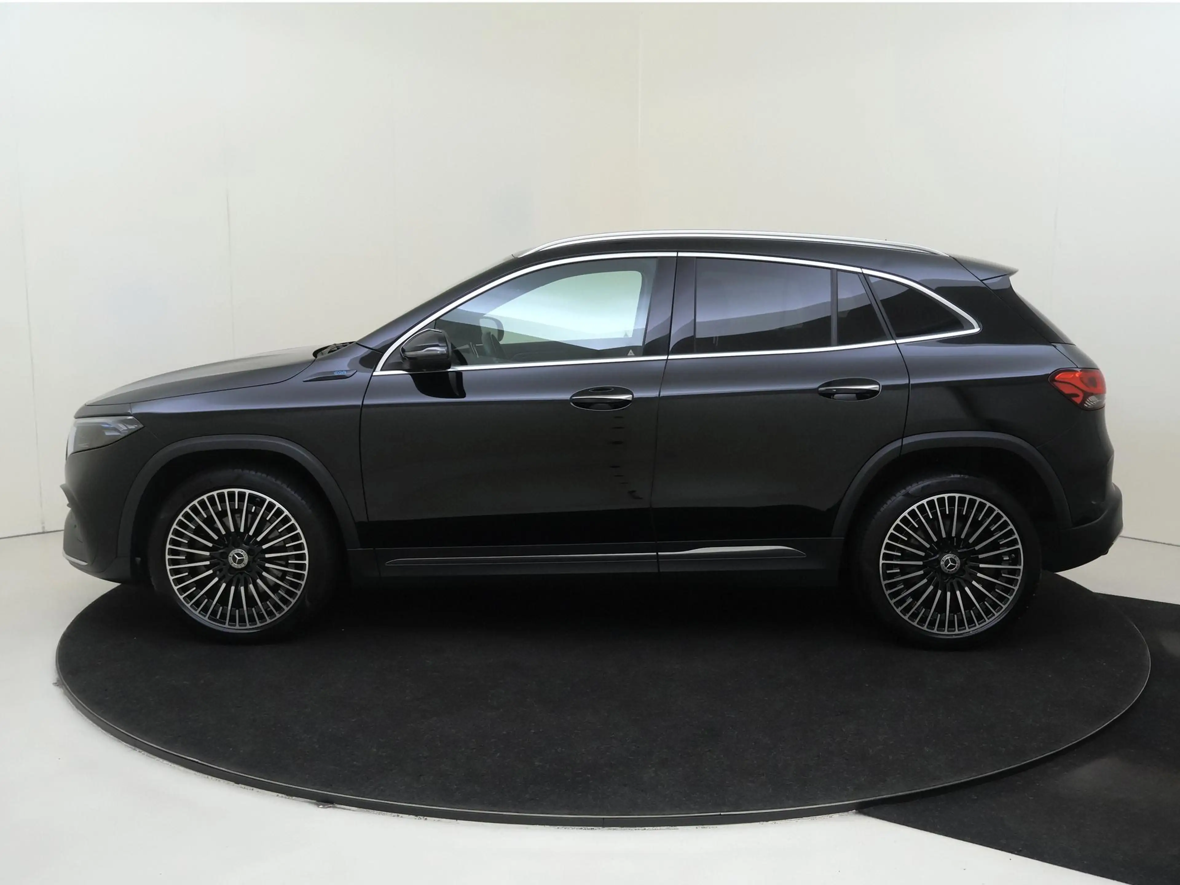 Mercedes-Benz EQA 350 4MATIC Edition 1 67 kWh / AMG/ 20 inch/ DISTRONIC/ — photo 8