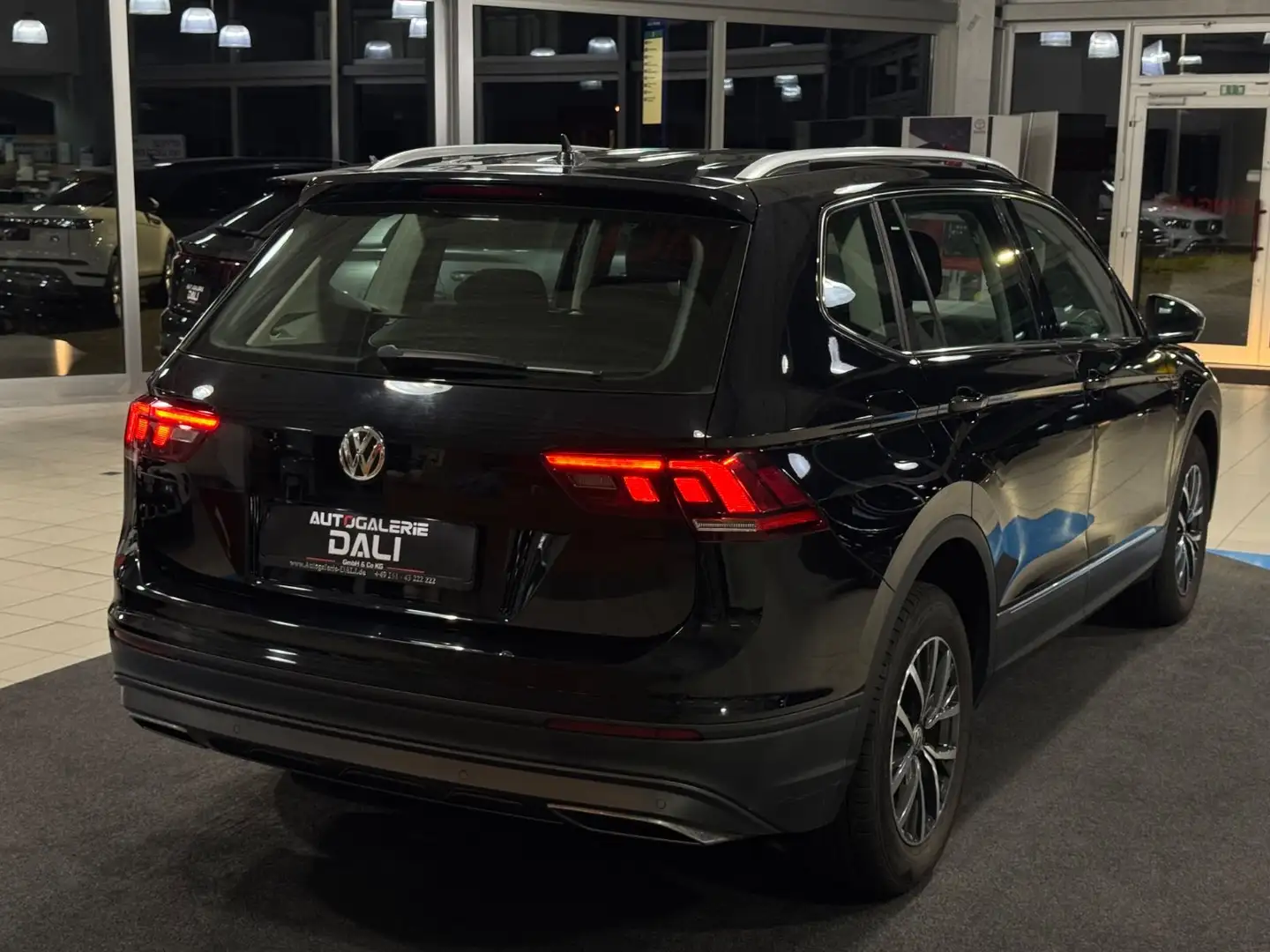 Volkswagen Tiguan Allspace Tiguan 2.0 TSI Allspace Comfortline 4Motion-AHK- Zwart - 2