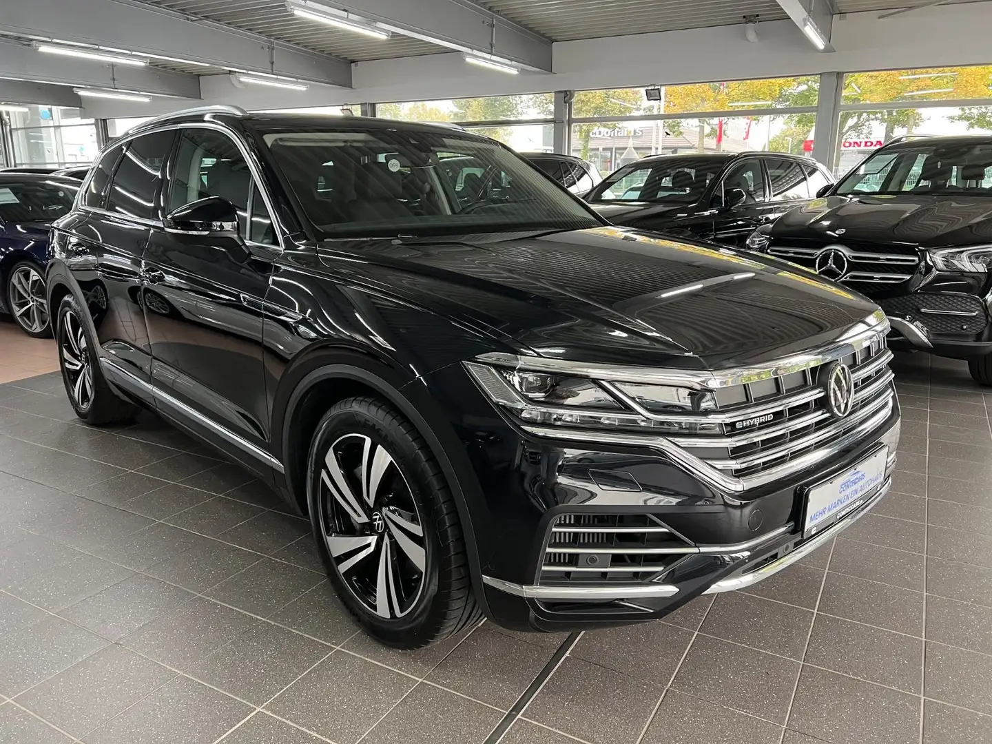 Volkswagen Touareg 3.0TSI Elegance 4M eHybrid VIELE EXTRAS Schwarz - 2